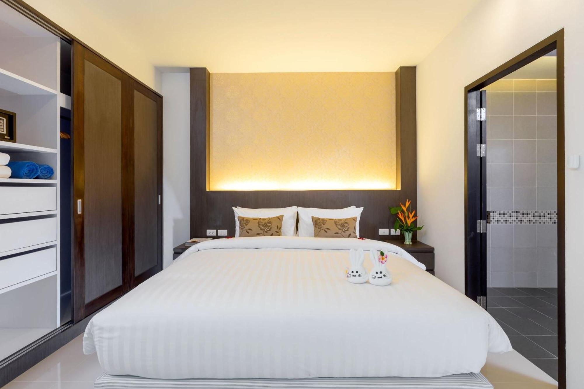 One Bedroom Suite Pool Access Seaview