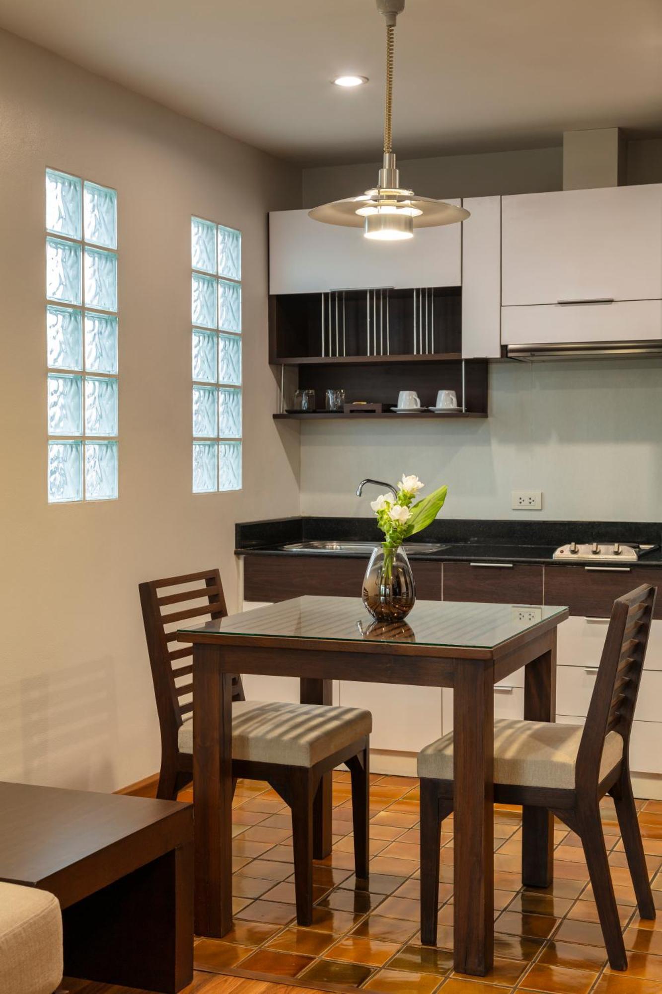 Superior One-Bedroom Apartment