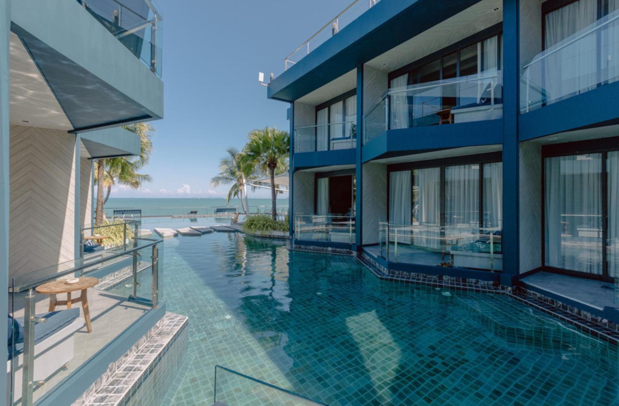 Deluxe Pool Access Room