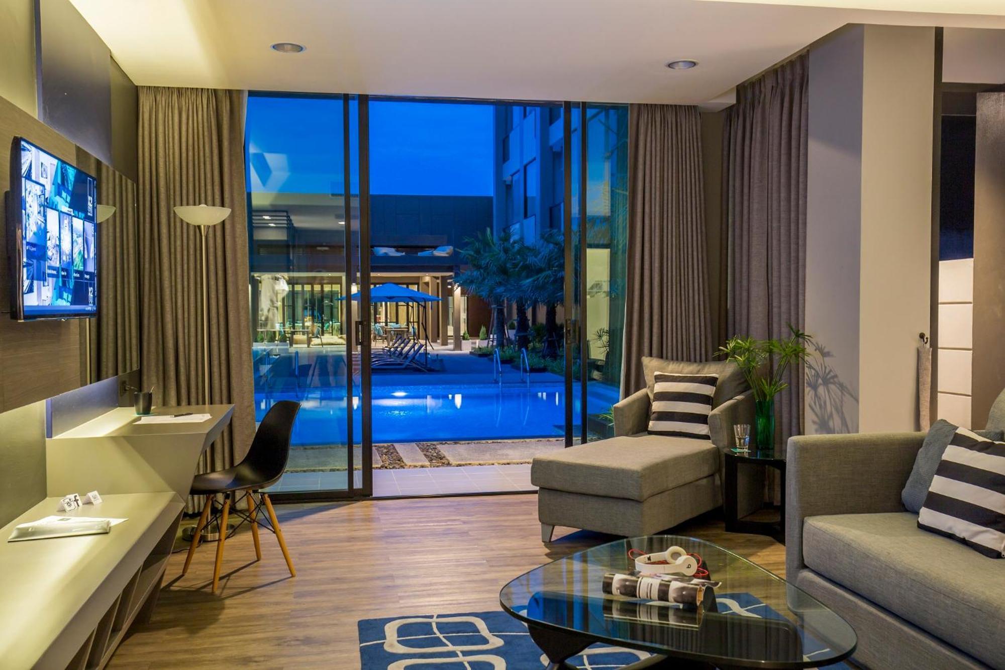 Grand Deluxe Pool Access