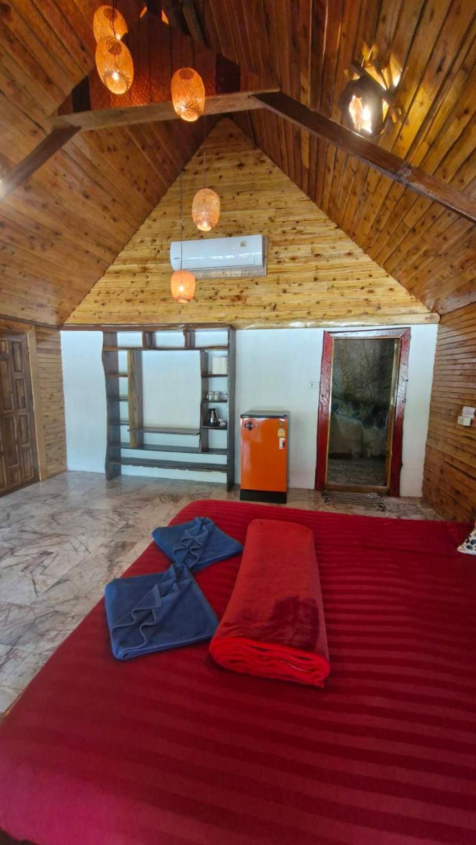 DELUXE AIR CON BUNGALOW ON THE ROCKS #43