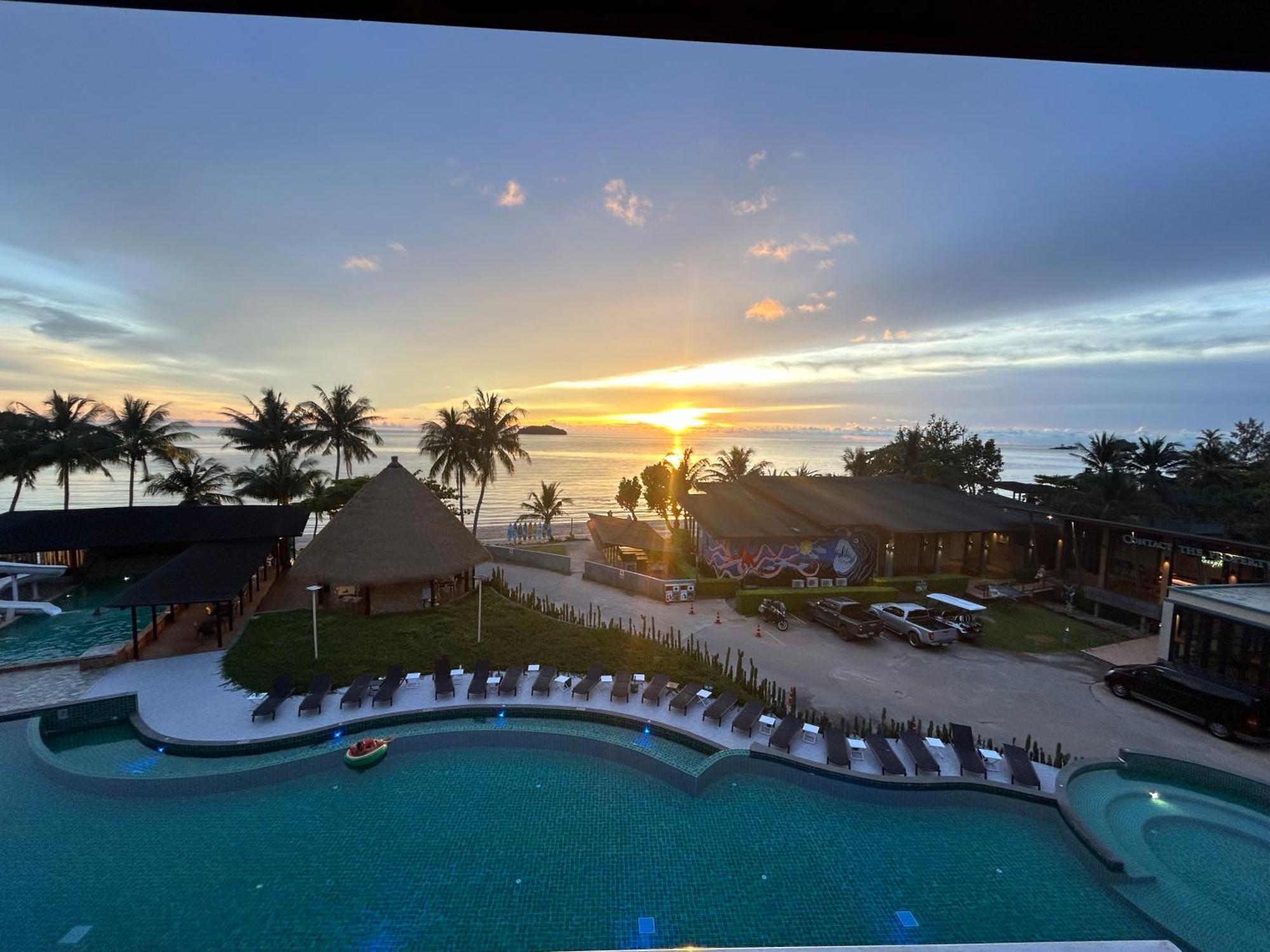 Superior Pool View Room