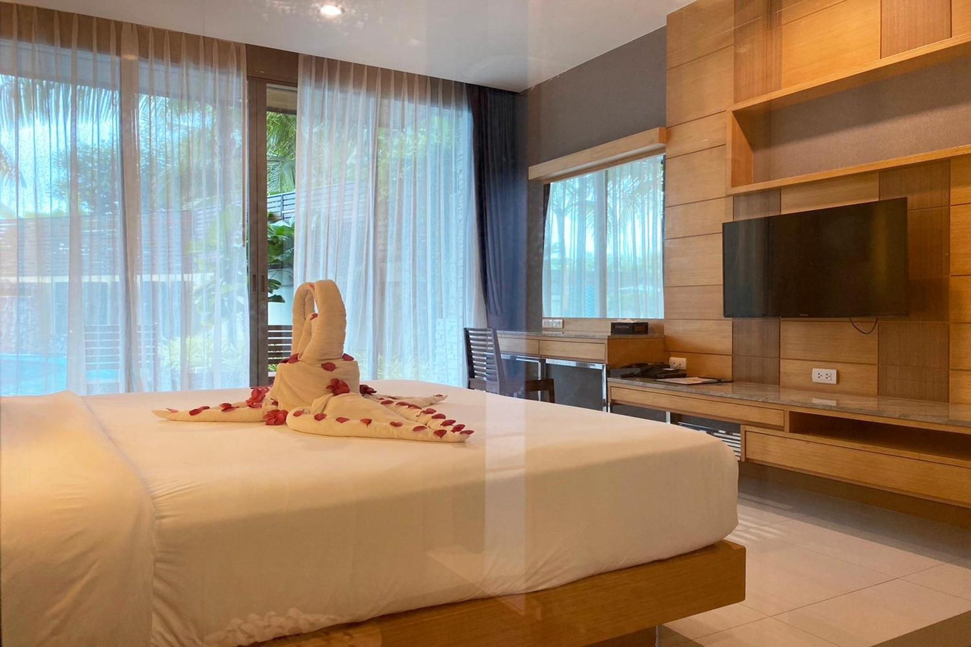 Deluxe Double Room Pool Access