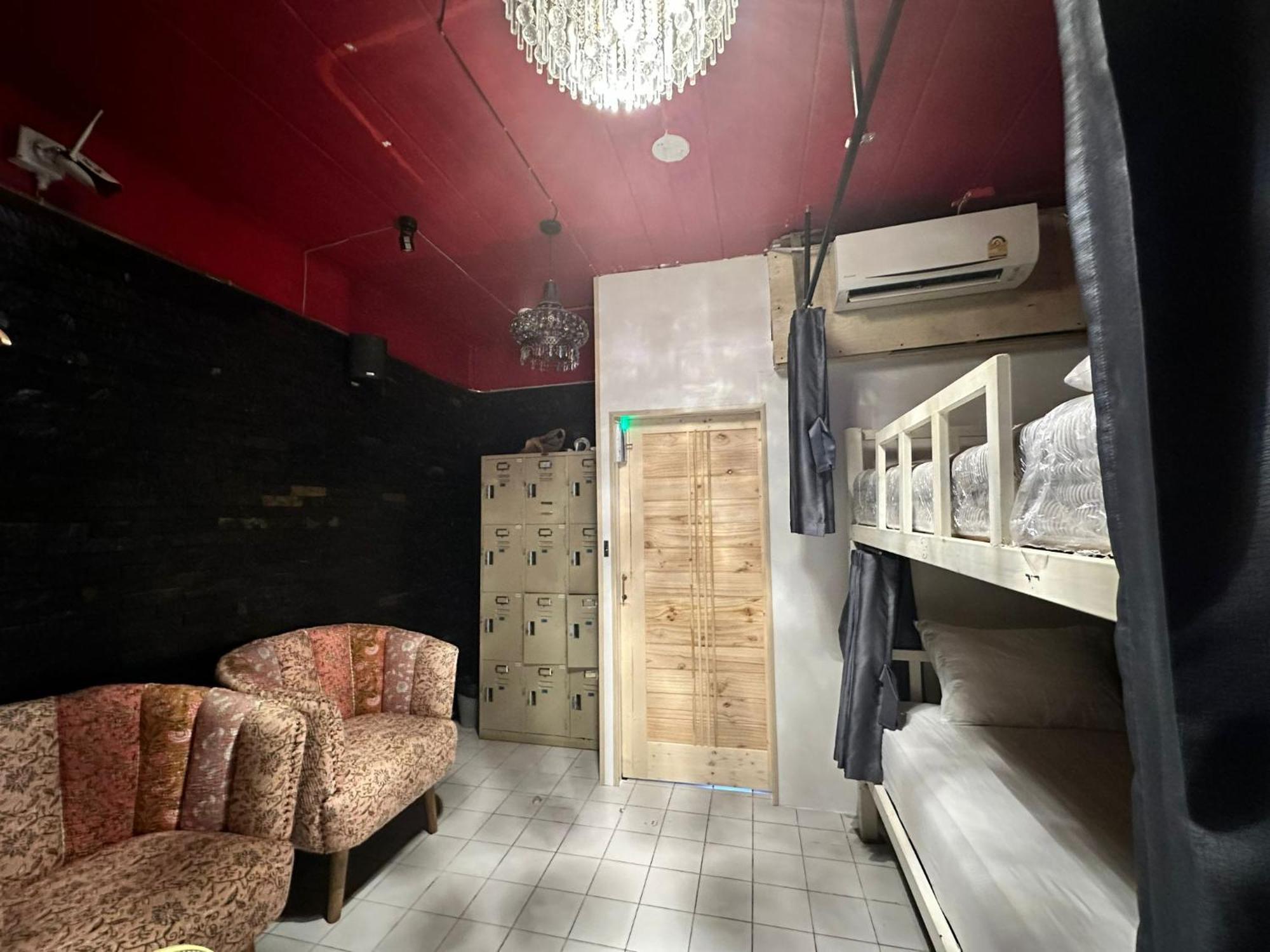 Bed 8-Bed Dormitory Room