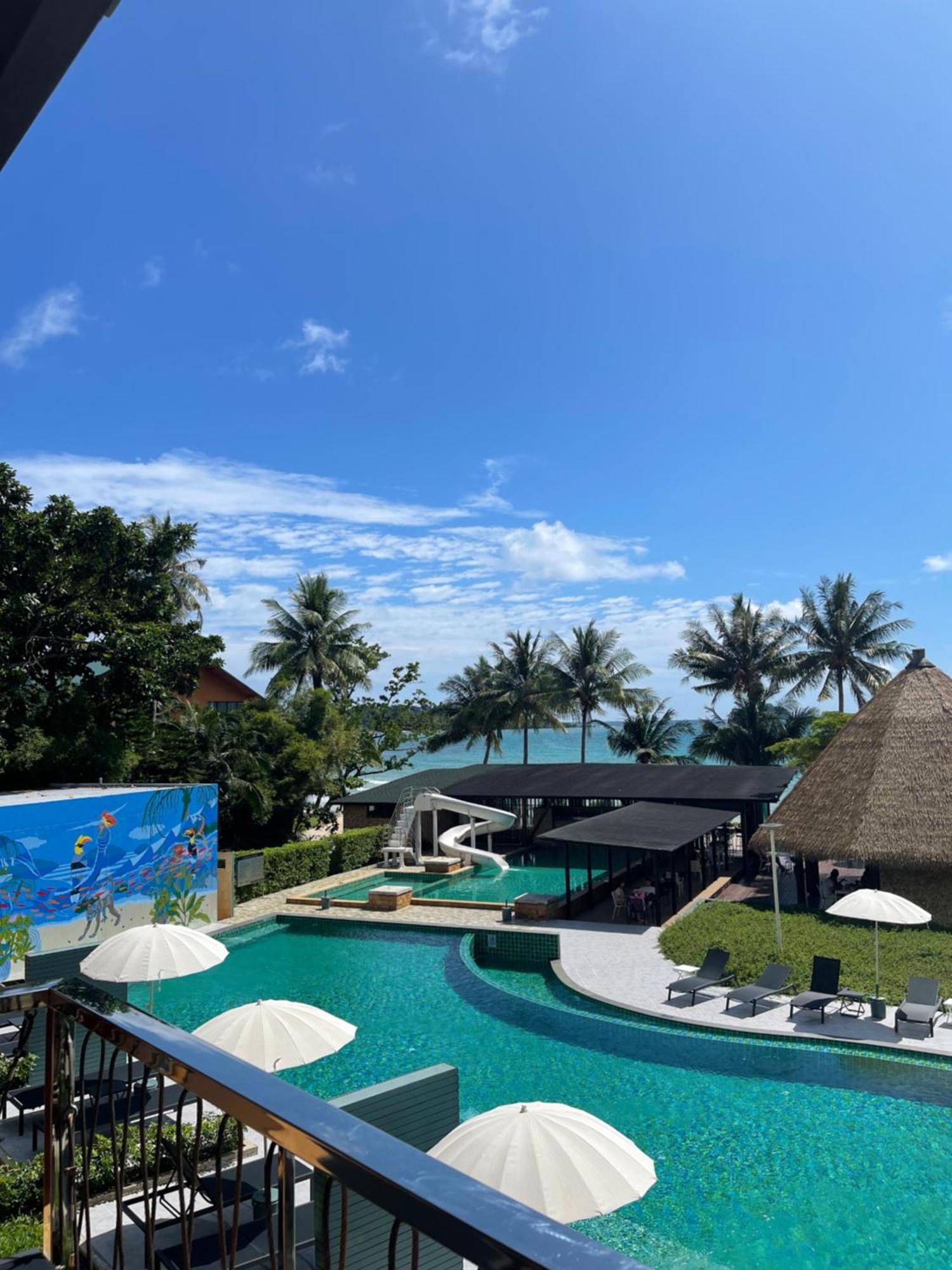 Superior Pool View Room