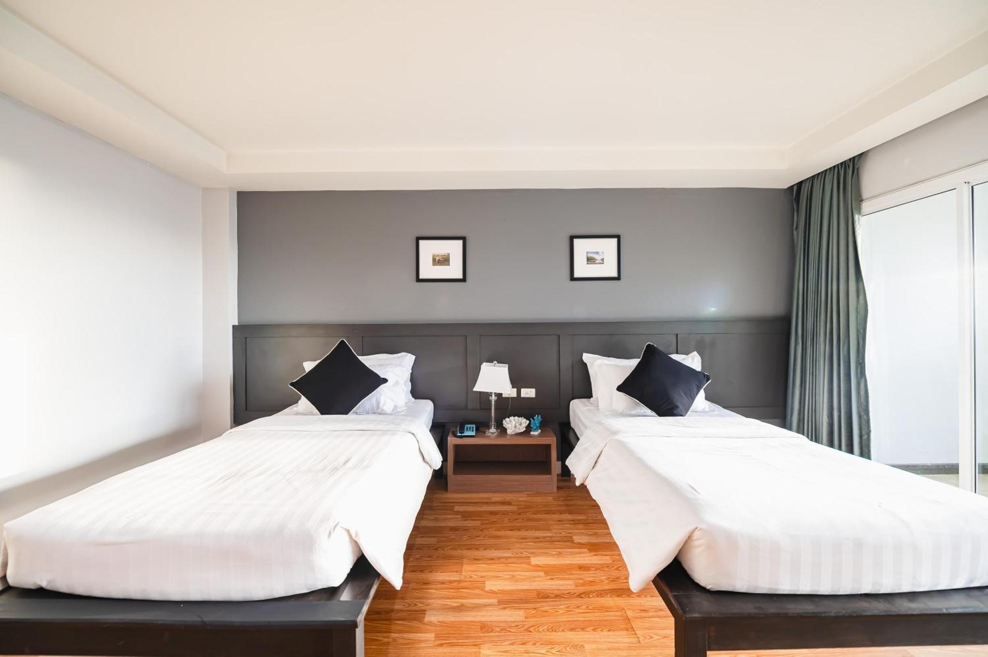 Deluxe Double or Twin Room Mountain View