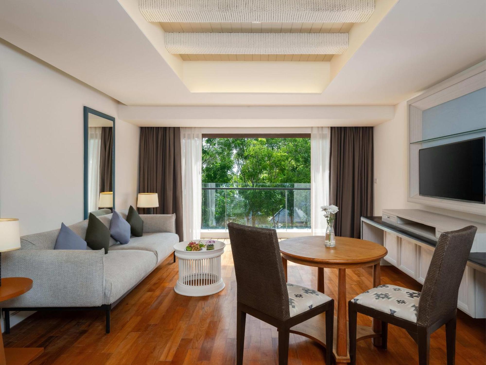 Deluxe Suite