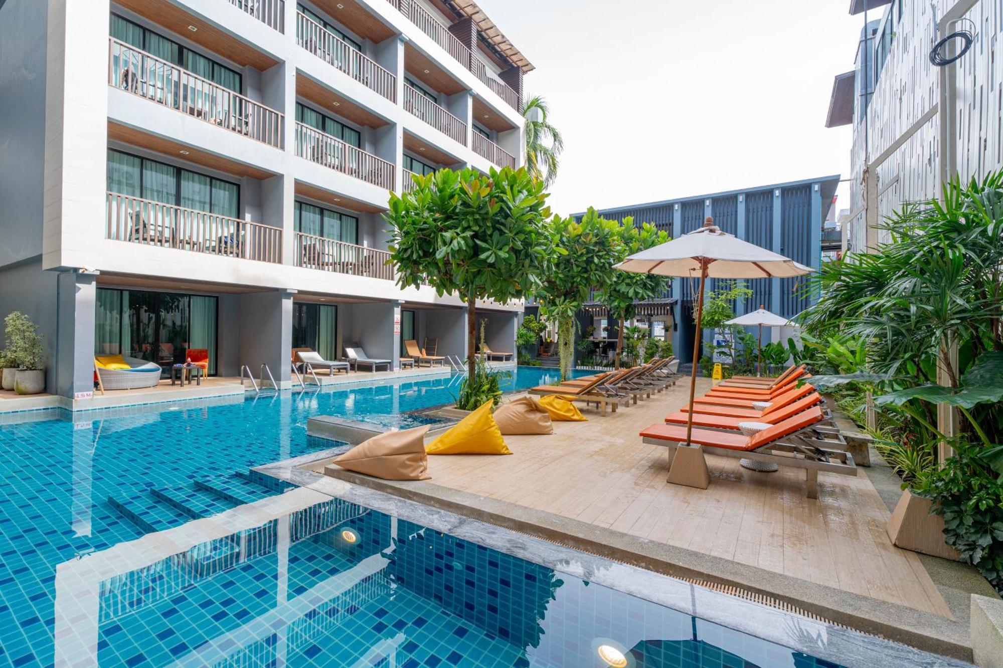 Deluxe Double or Twin Room Pool Access