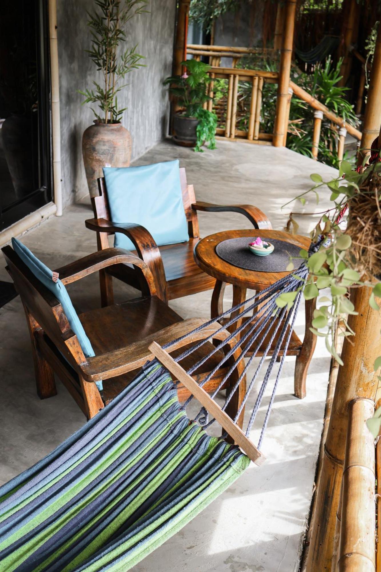 Bungalow Garden View