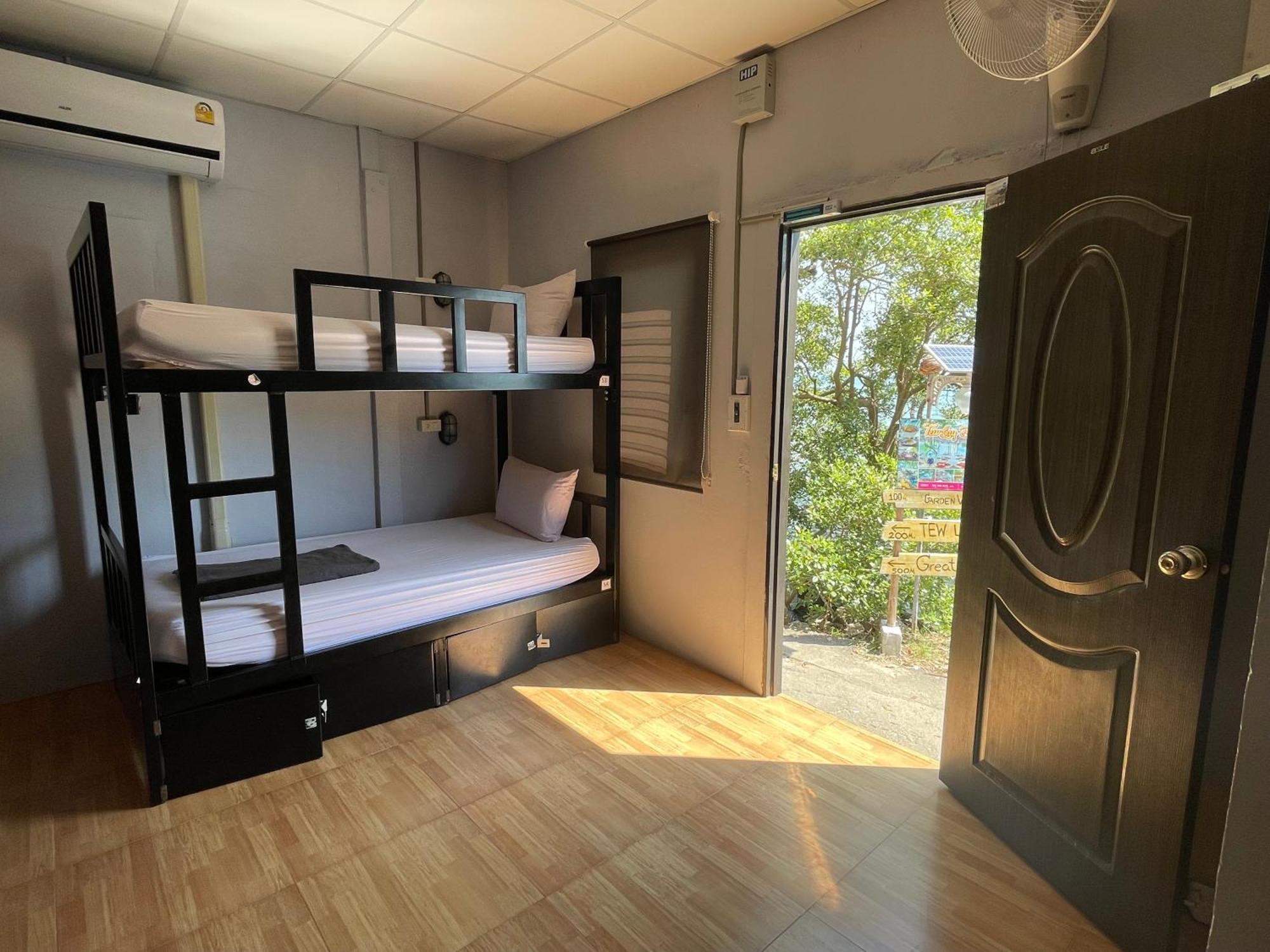 Bed 8-Bed Mixed Dormitory Room