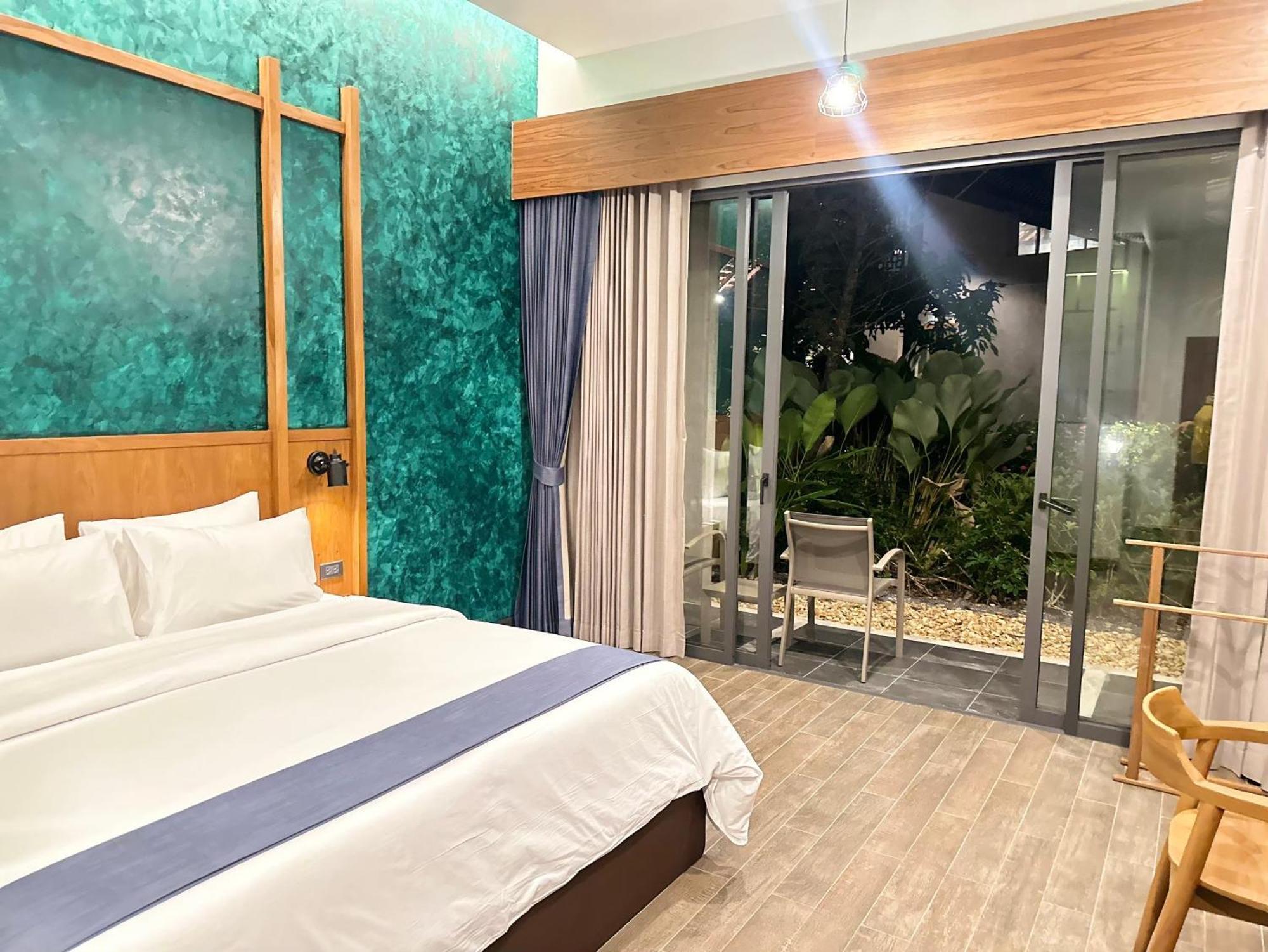 Premier Deluxe Garden View Balcony