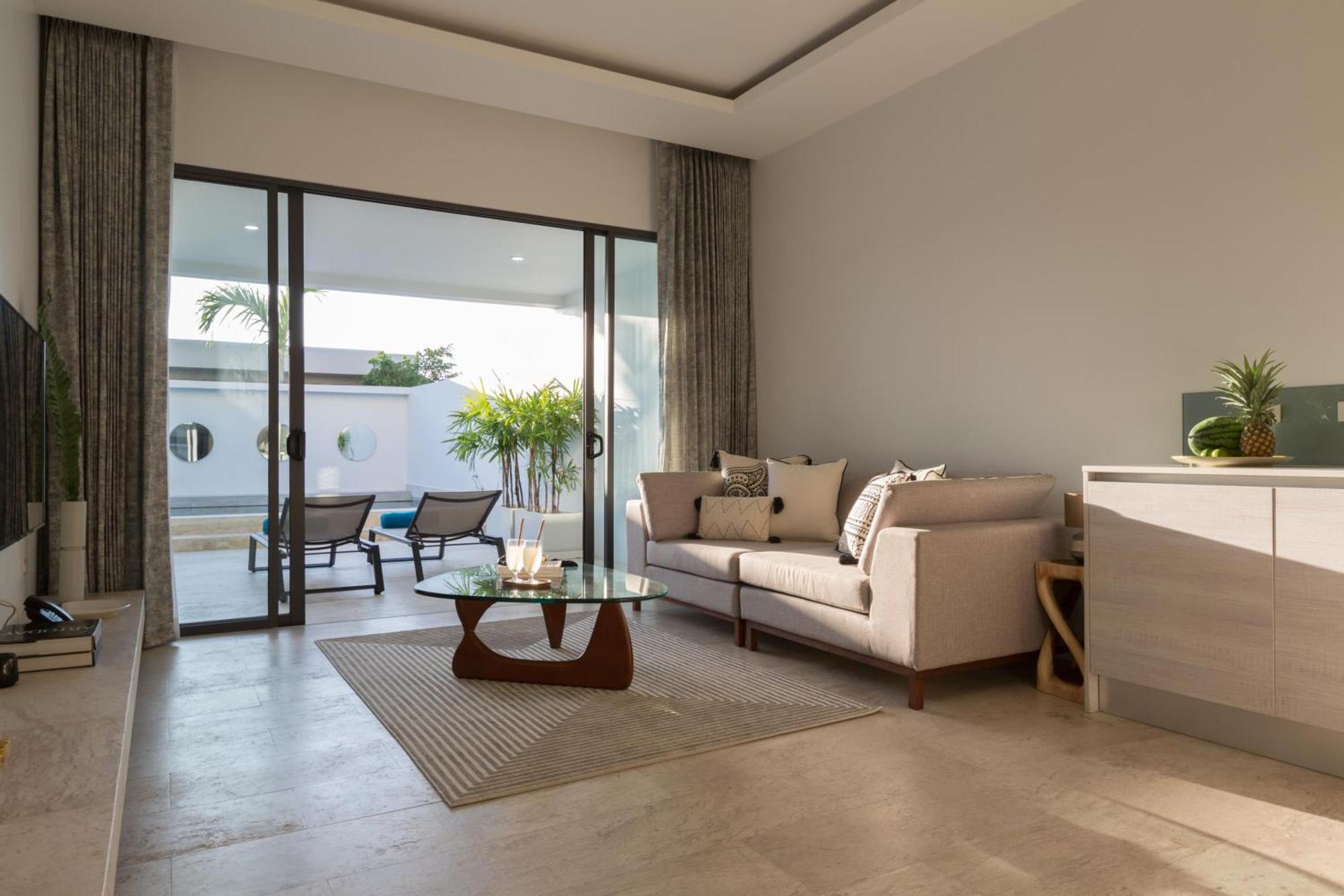 One-Bedroom Pool Suite
