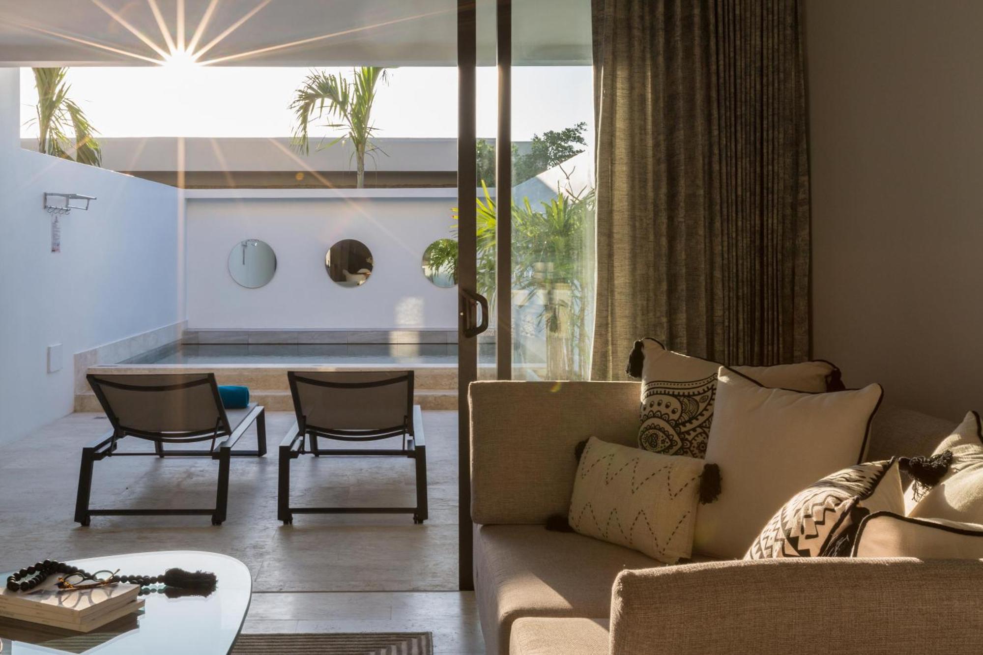One-Bedroom Pool Suite