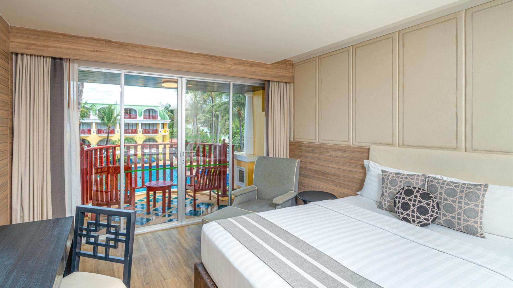 Deluxe Room Pool View