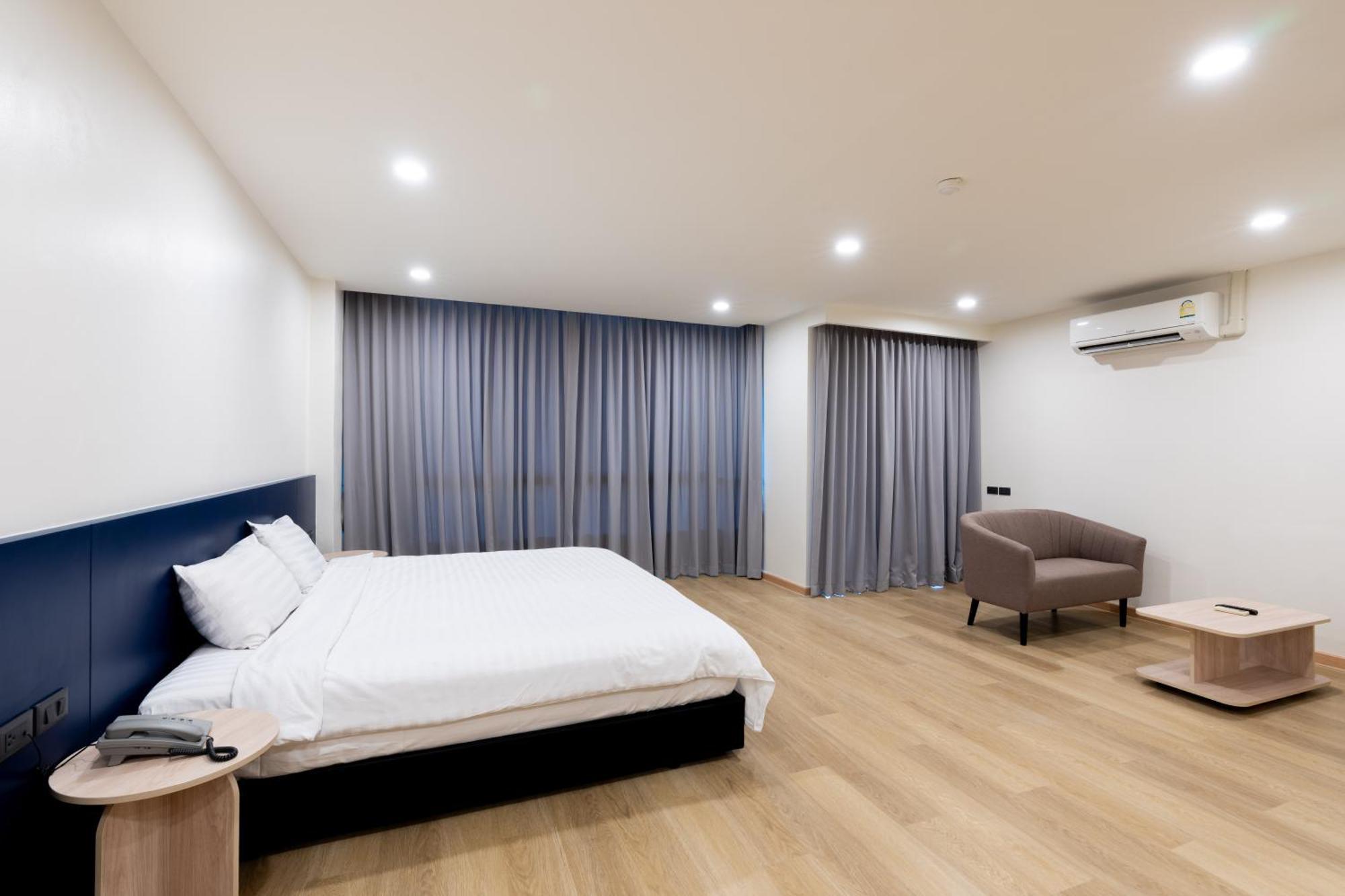 Deluxe King Suite