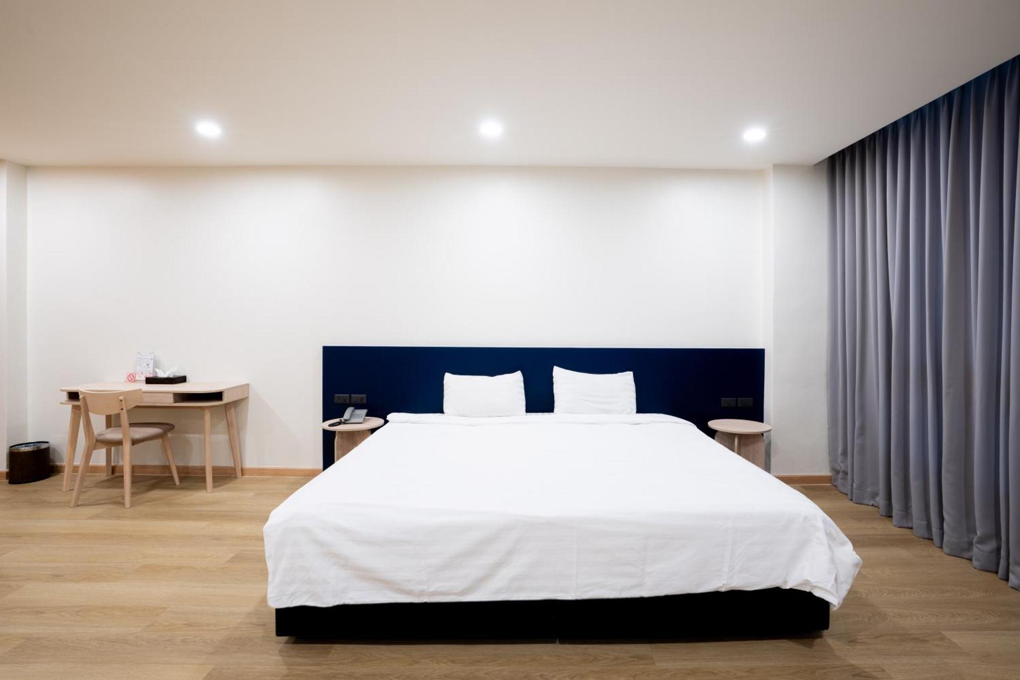 Deluxe King Suite