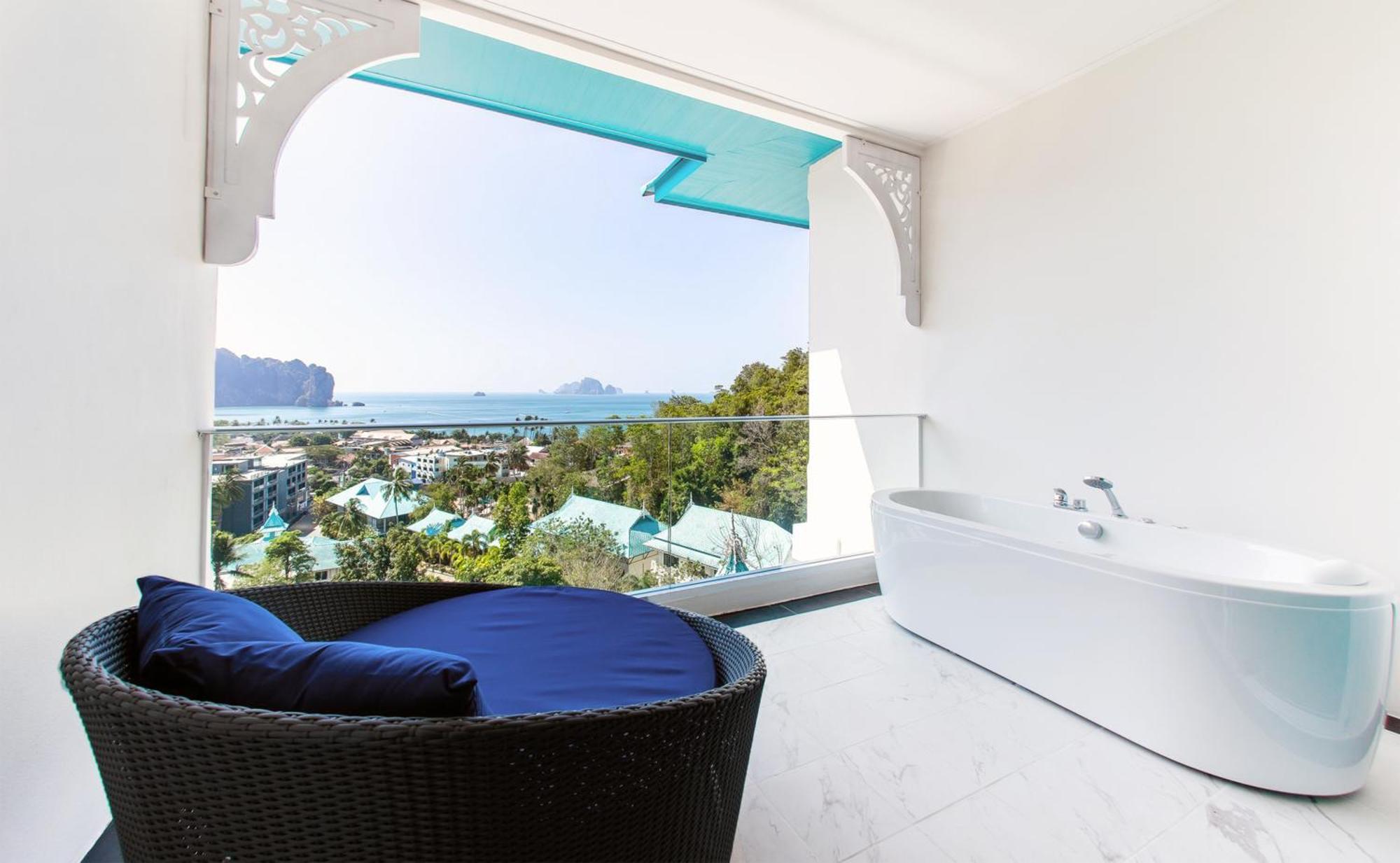 Executive Ocean Jacuzzi Room