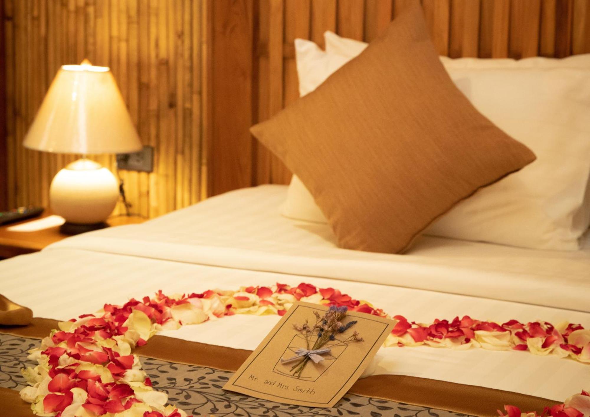 Honeymoon Suite
