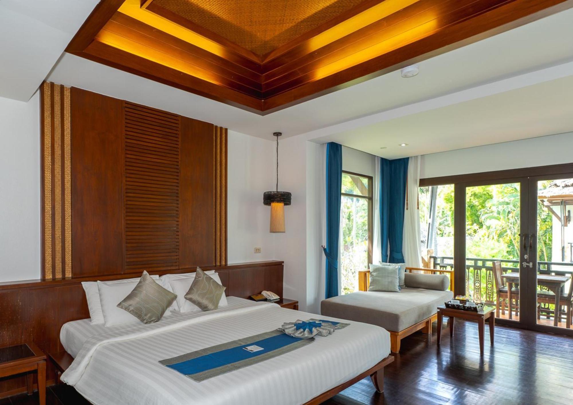 Deluxe Double or Twin Room Pool View