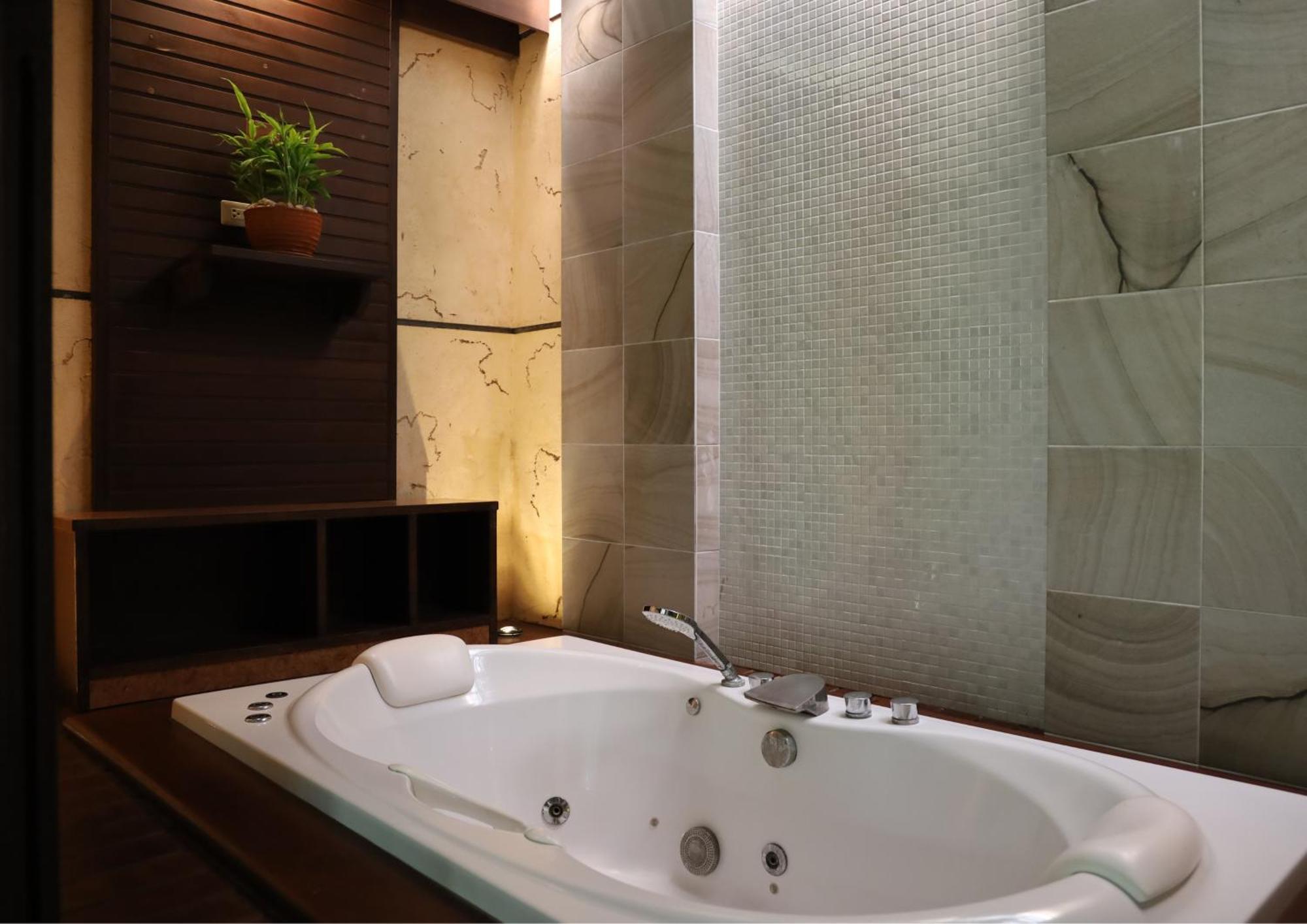 Jacuzzi Villa