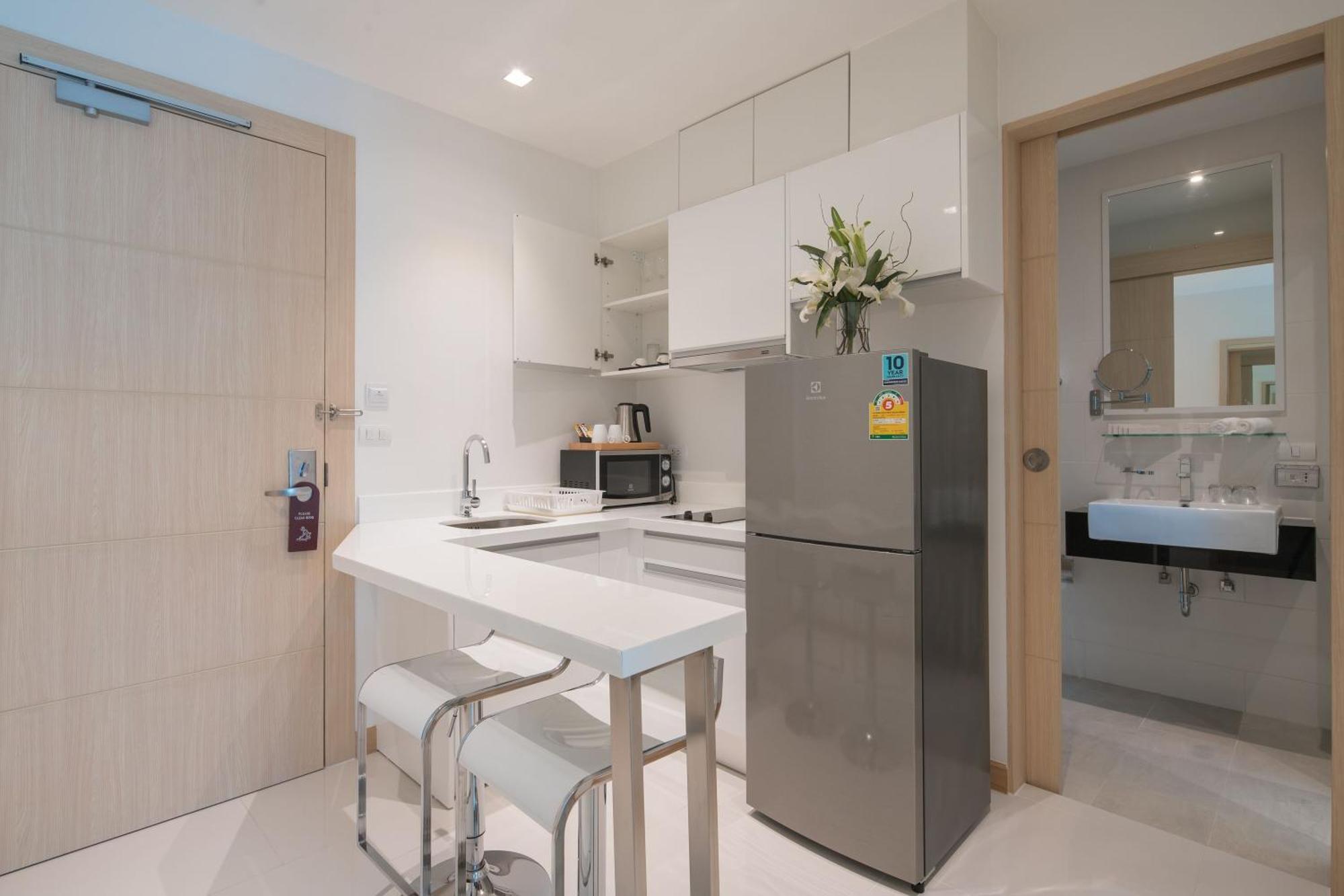 One Bedroom Suite Partially Sea View