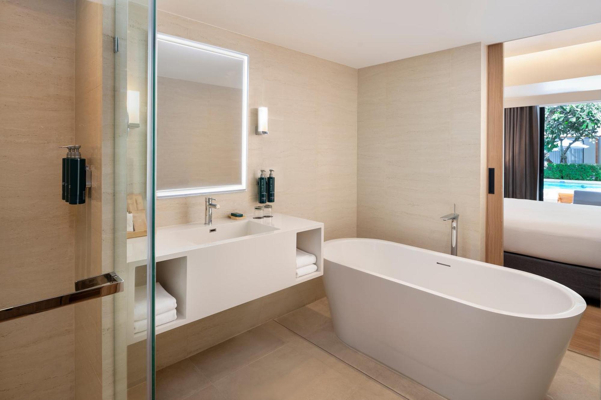 Premium Zimmer mit Kingsize-Bett und Zugang zum Pool
