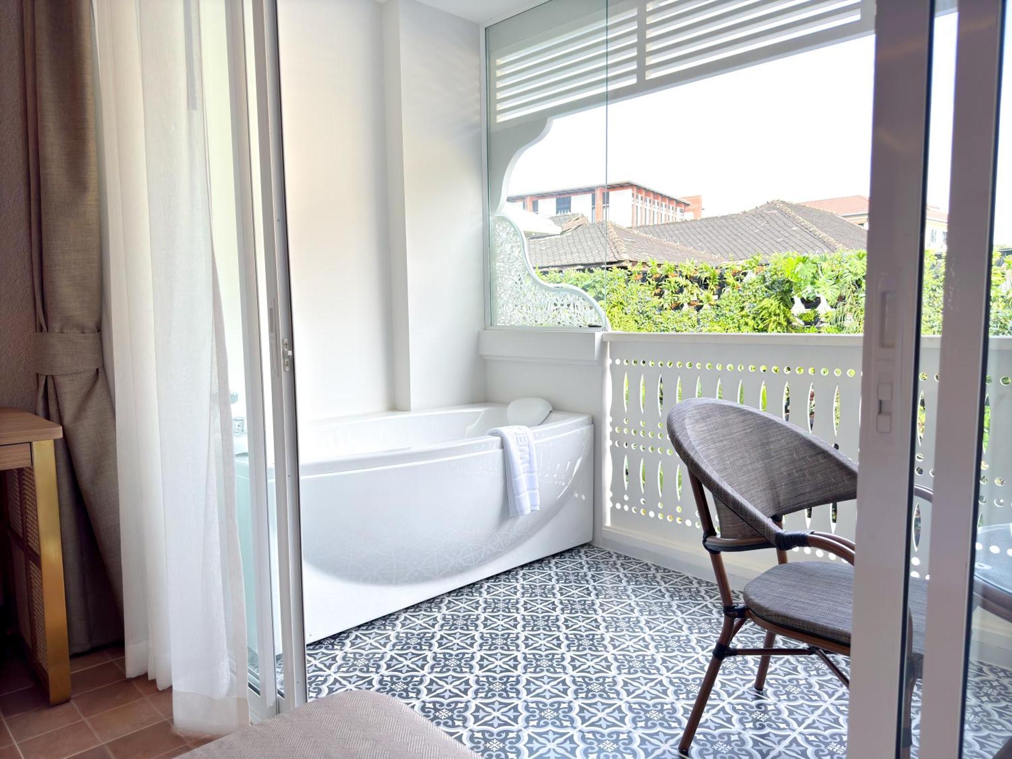 Spa Suite Private Jacuzzi