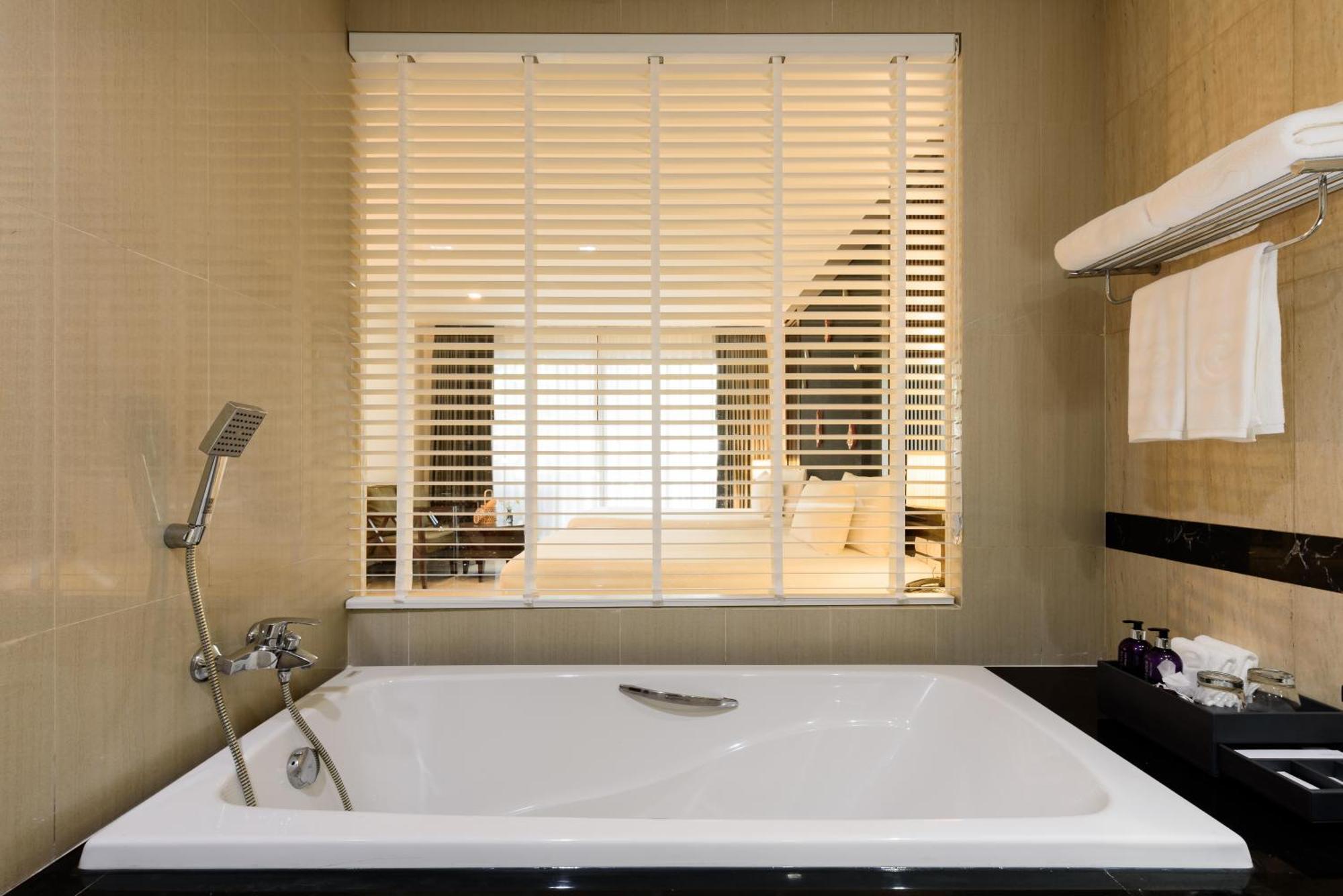 Queen Room Pool View