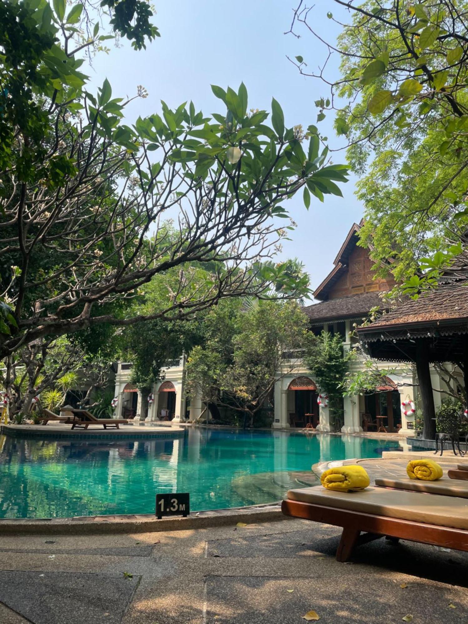 Lanna Deluxe Twin Room Poolside