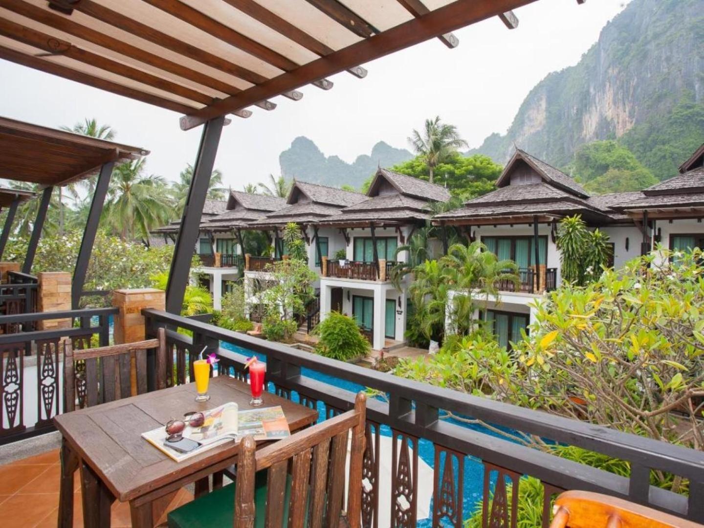 Deluxe Double or Twin Room Pool View
