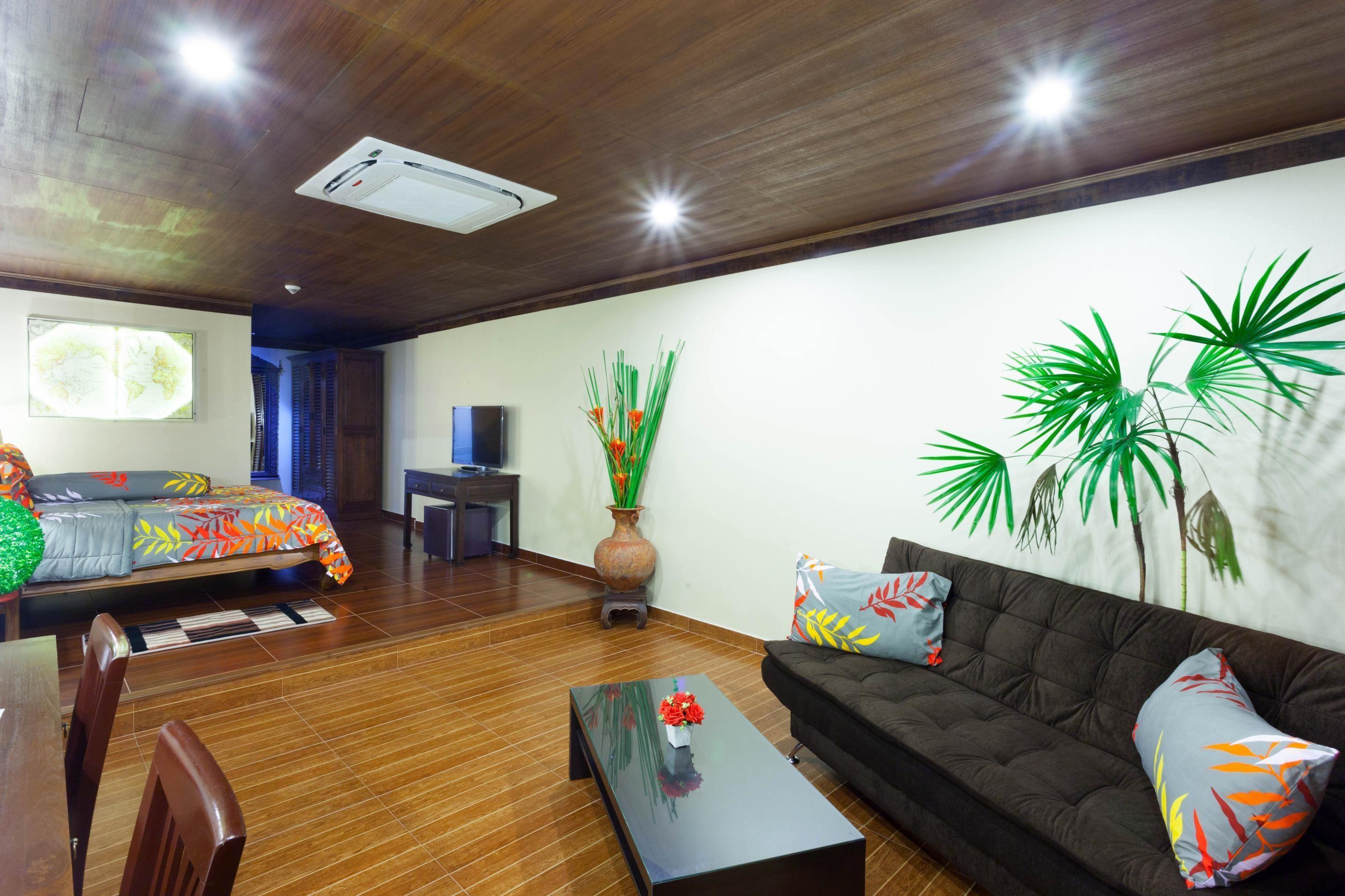 Deluxe Family Room