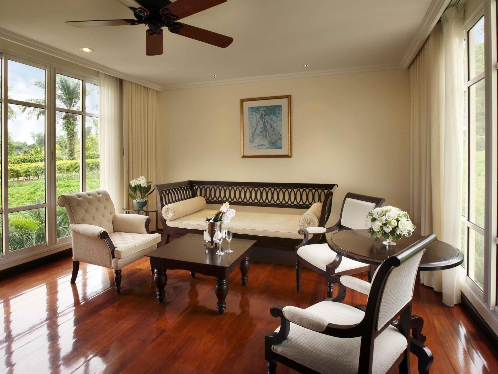 Suite Junior con balcón, acceso al club y vistas al jardín - Cama extragrande