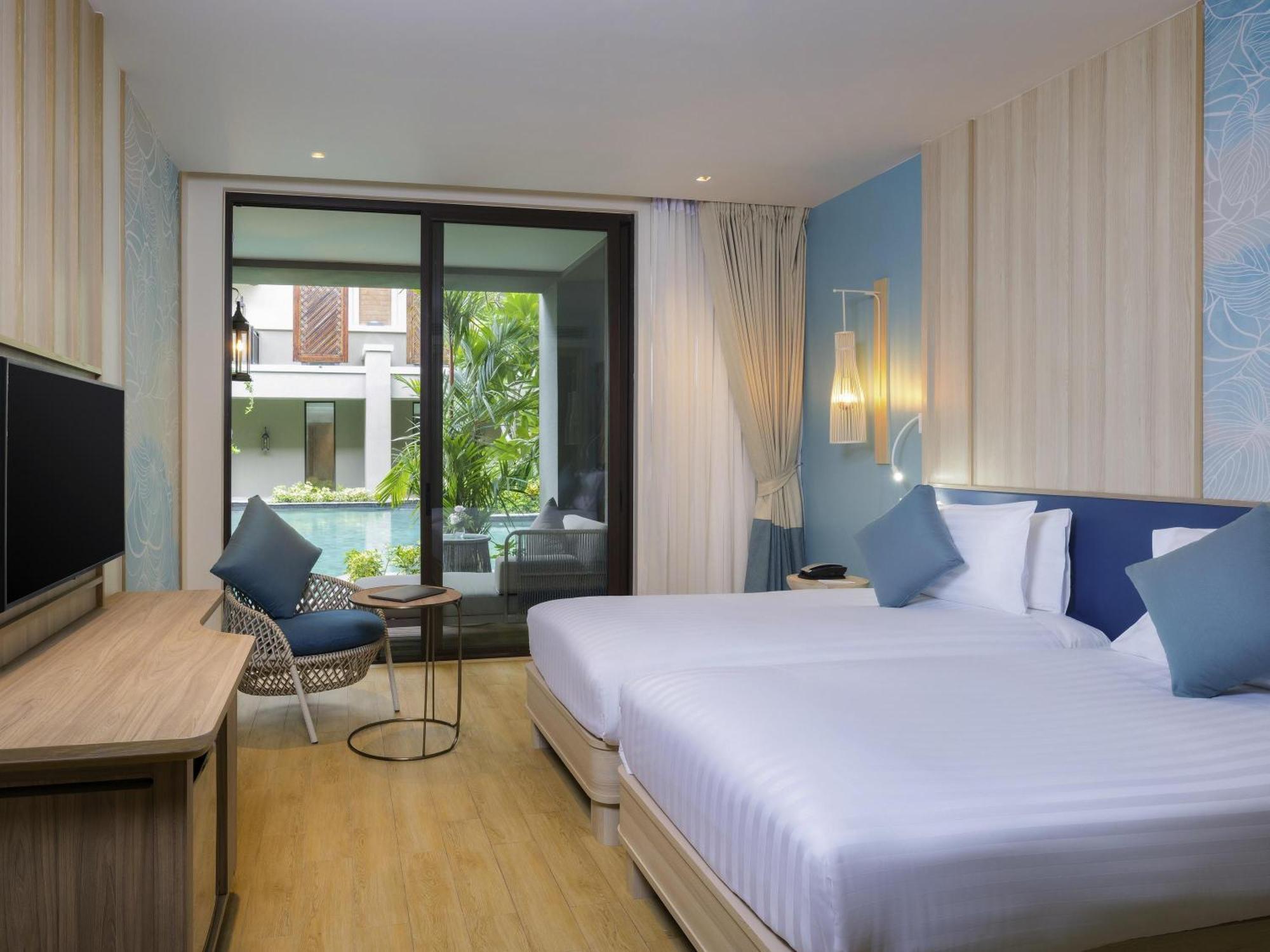 Deluxe Twin Room with Pool Access - Beach Side