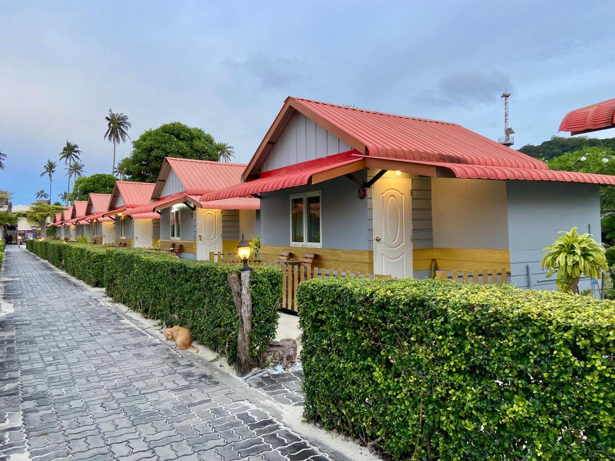 Deluxe Bungalow Patio