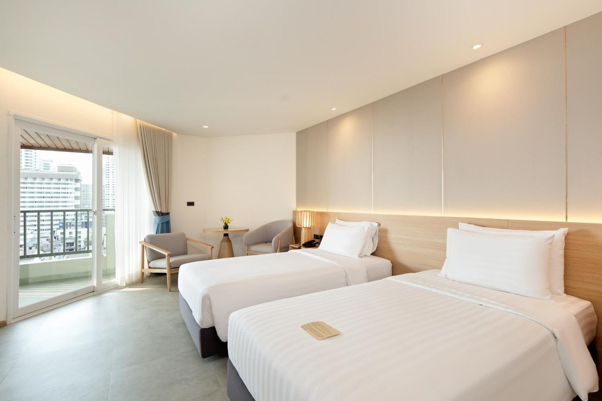 Deluxe Twin Room City View