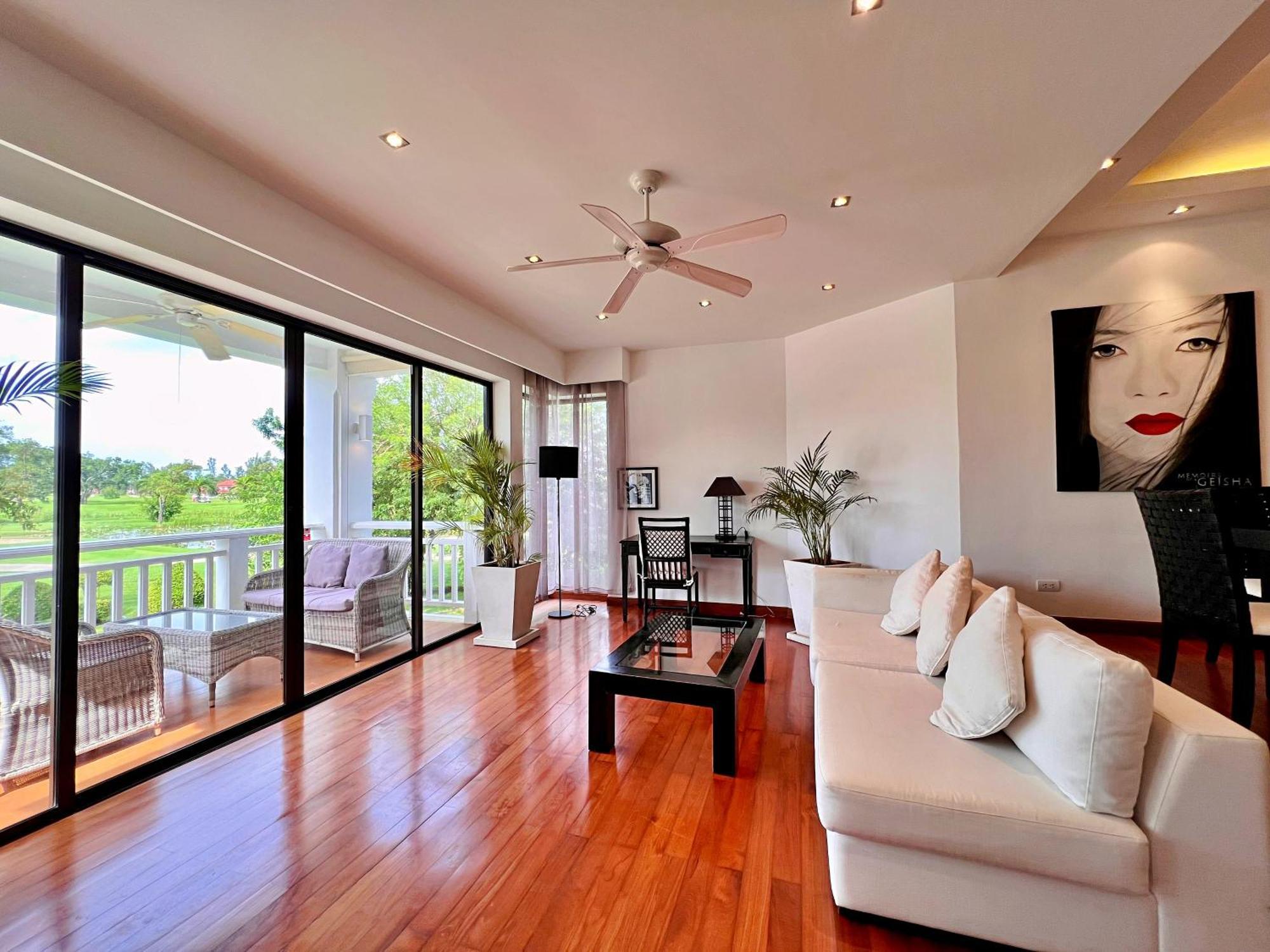 Grand Superior One-bedroom Apartment