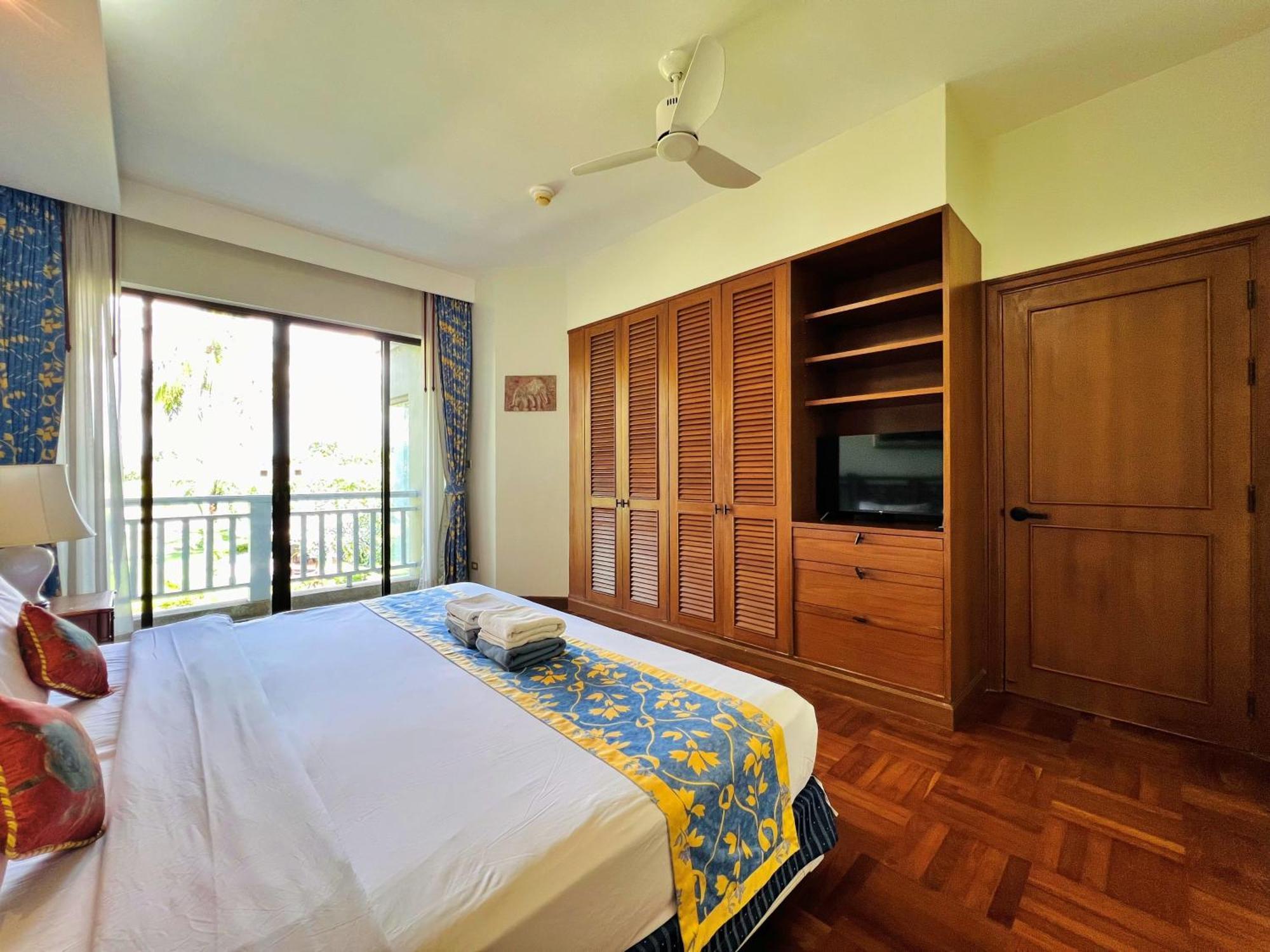 Superior One-Bedroom Apartment