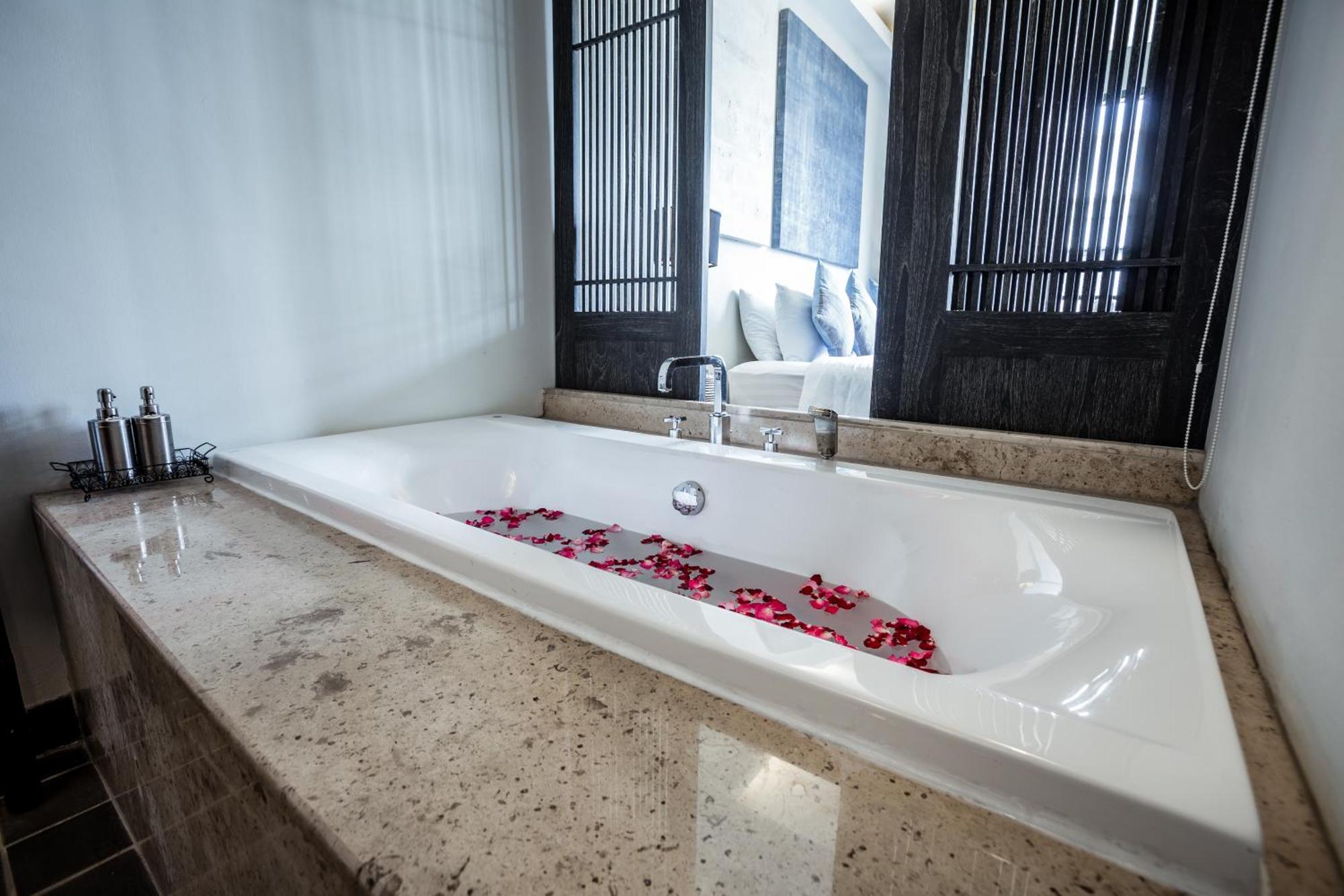 Deluxe Double Room Bath