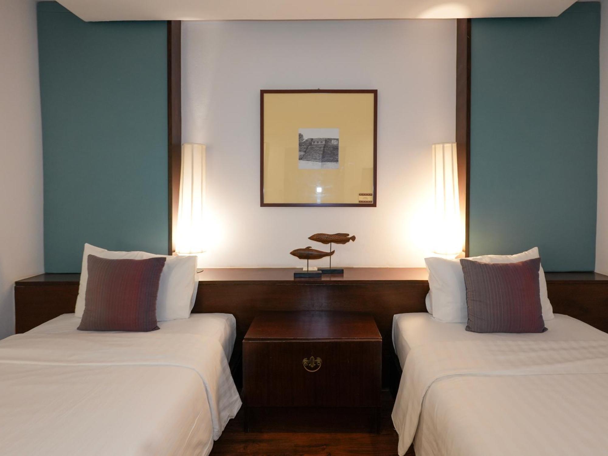 Deluxe Twin Room No Window