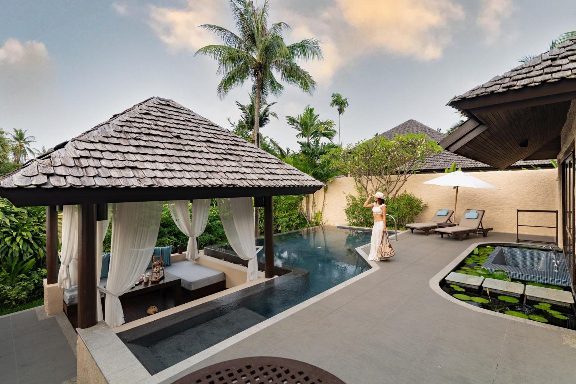 1 Bedroom Larger Villa 1 King Sofa bed Pool cabana