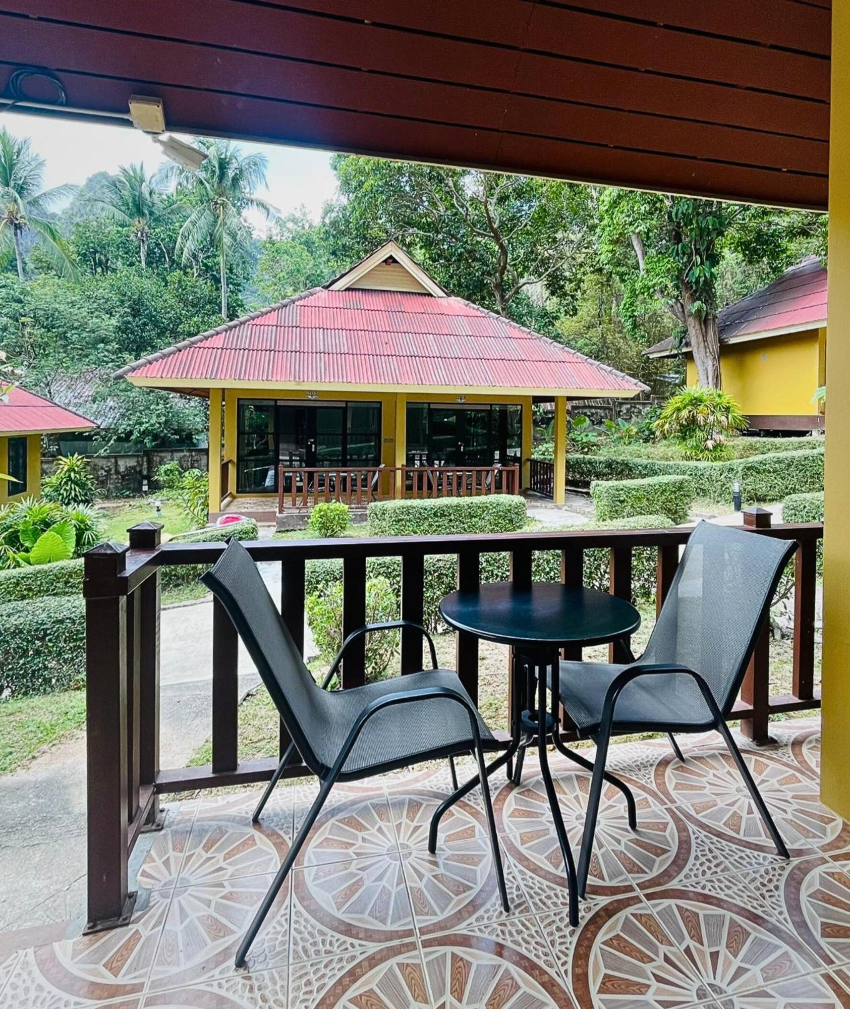 Superior semi-detached Cottage