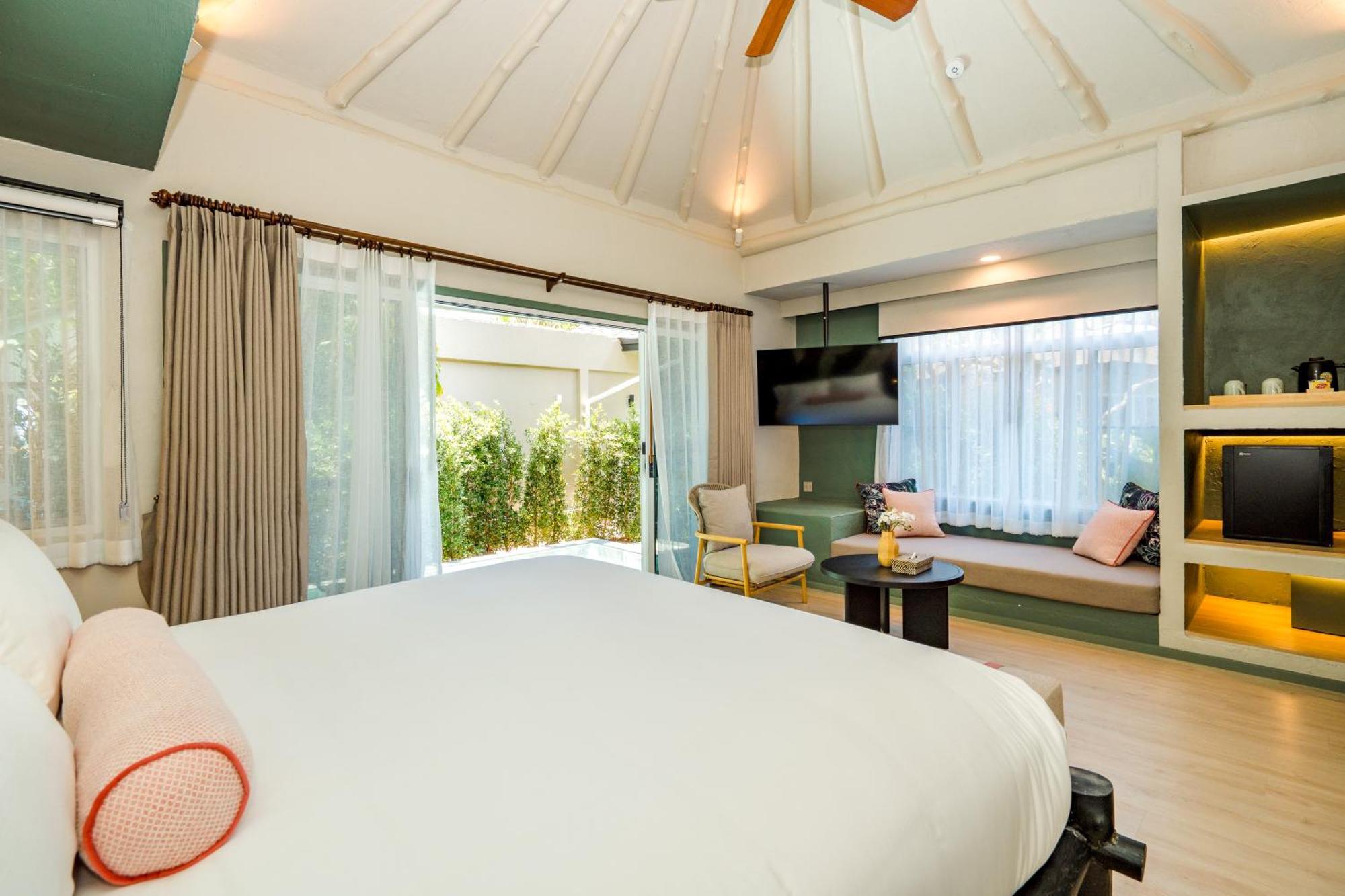 Double or Twin Room private Pool