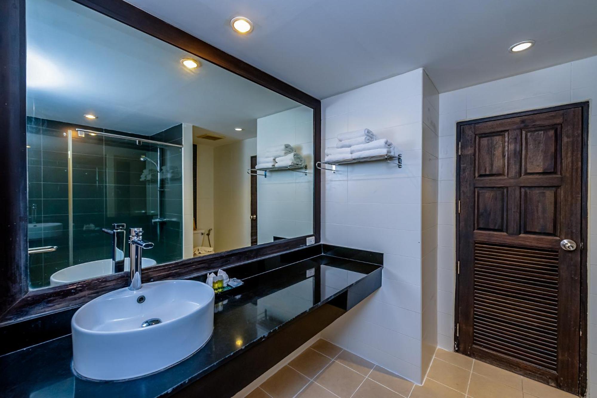 Deluxe Double or Twin Room Mountain View