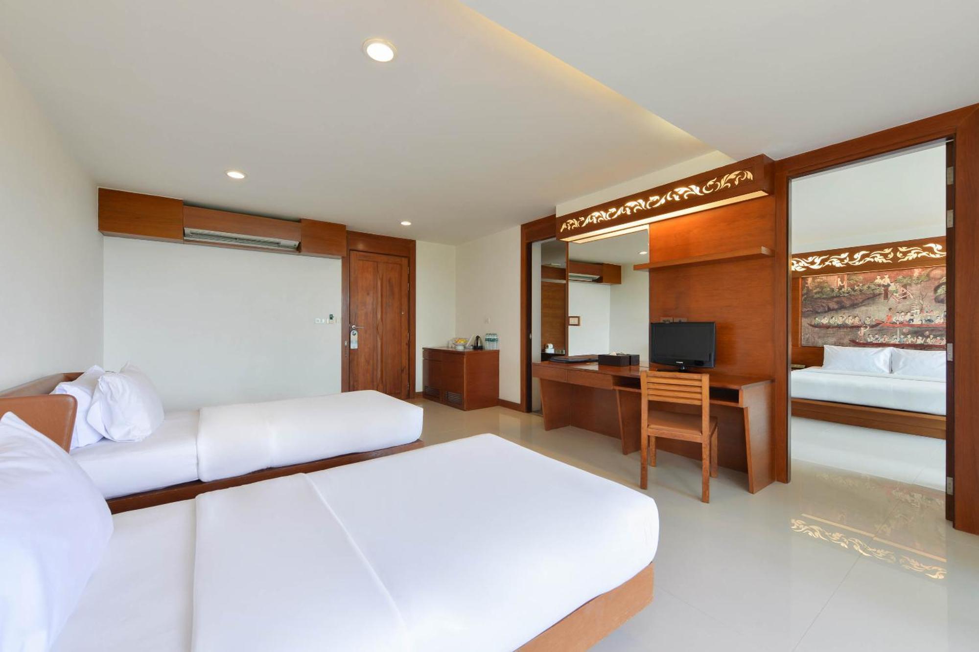 Deluxe Family Room