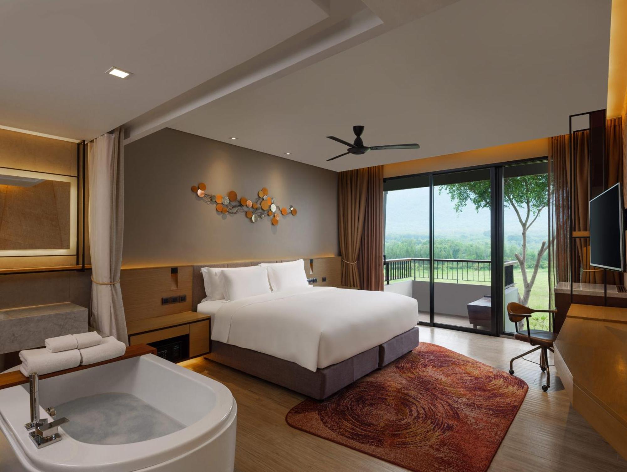 Deluxe King Room