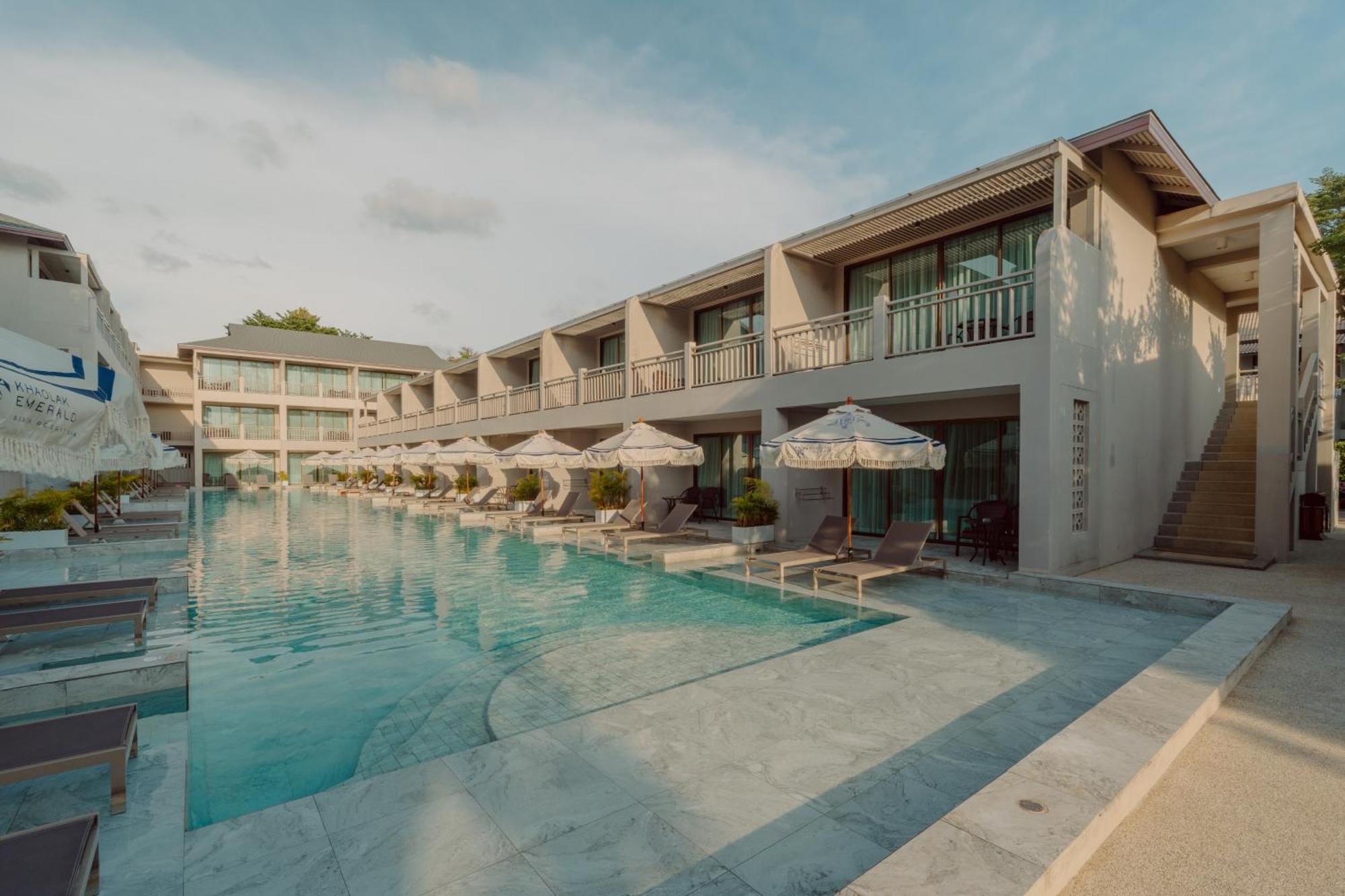 Deluxe Room Pool Access​ Hive Wing