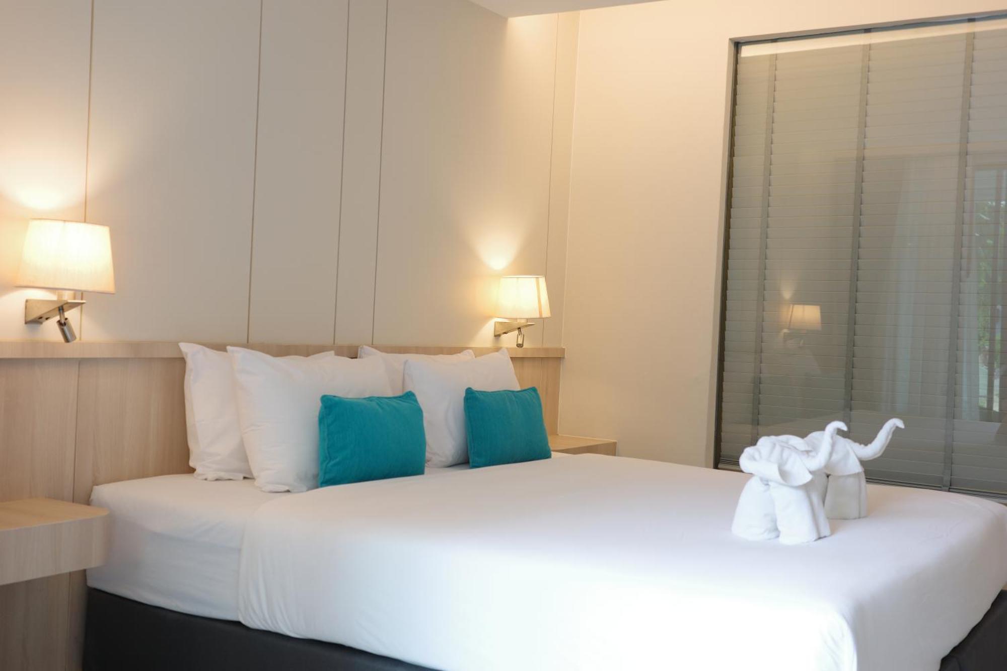 Deluxe Double or Twin Room Pool Access