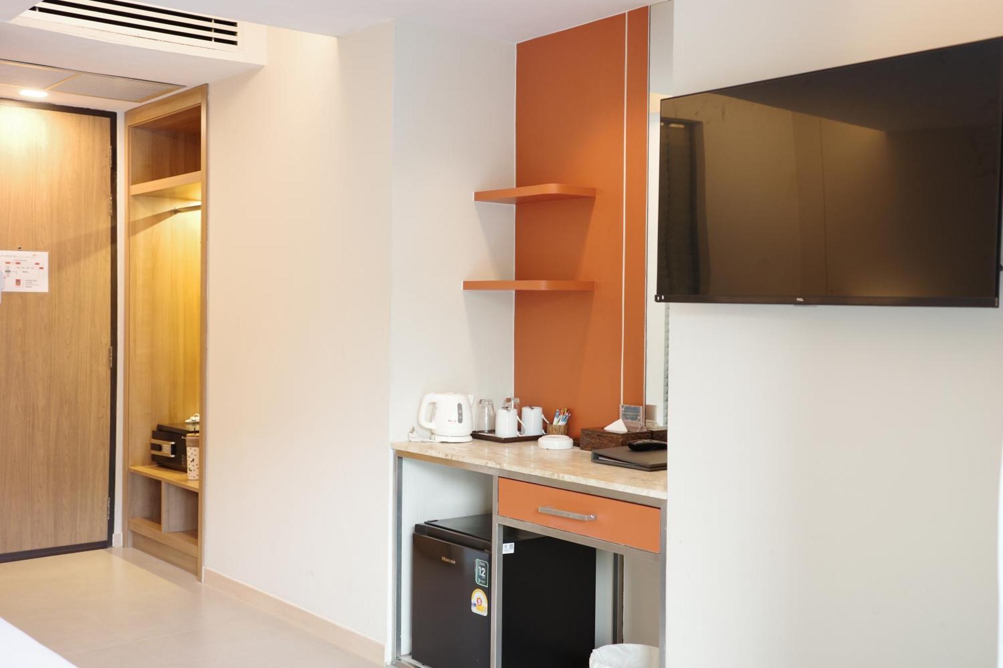 Deluxe Double or Twin Room Pool Access