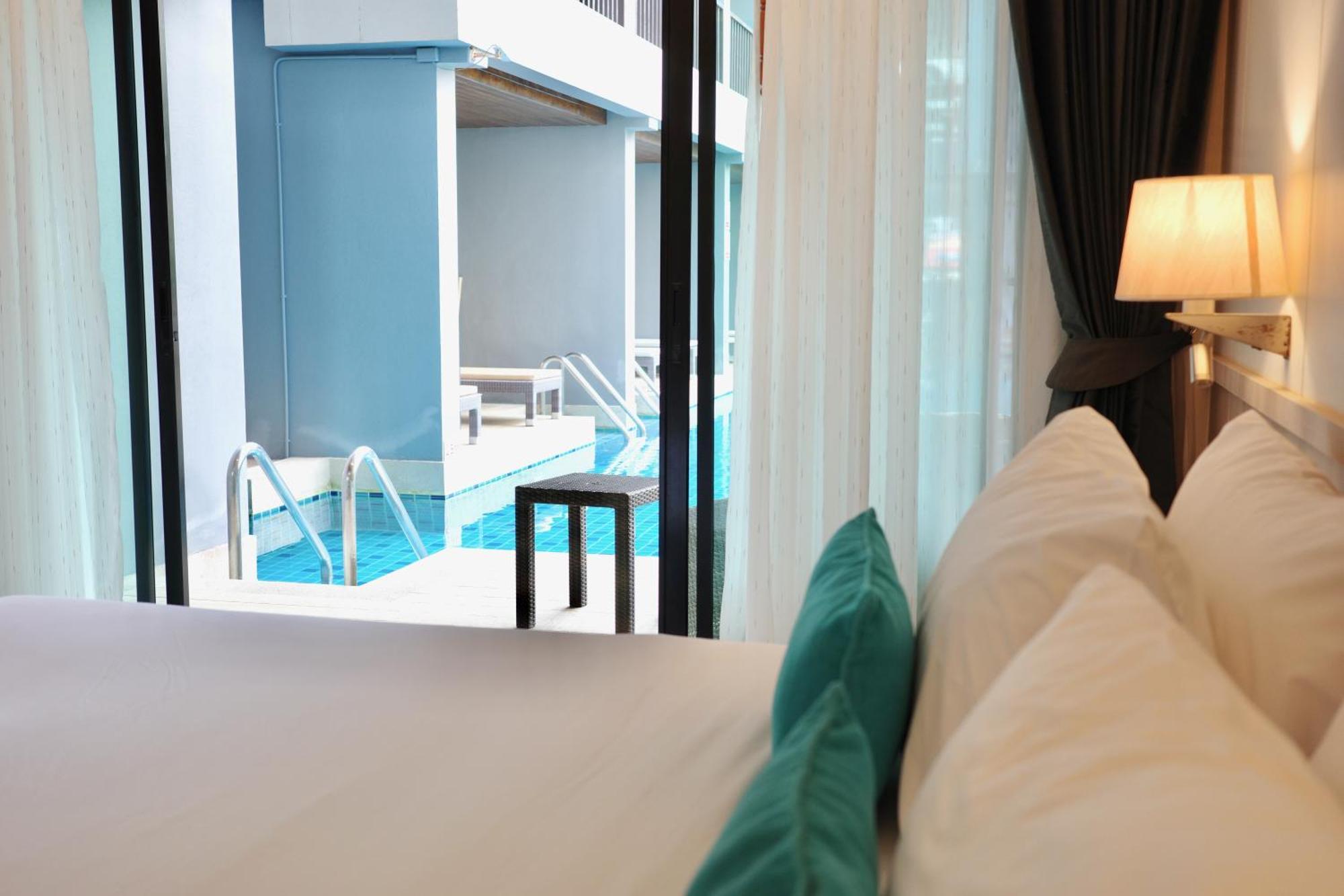 Deluxe Double or Twin Room Pool Access