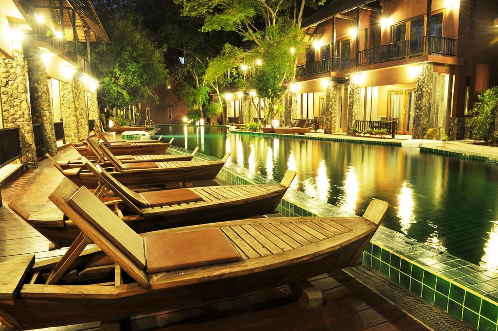 Superior Double Room with Pool Access